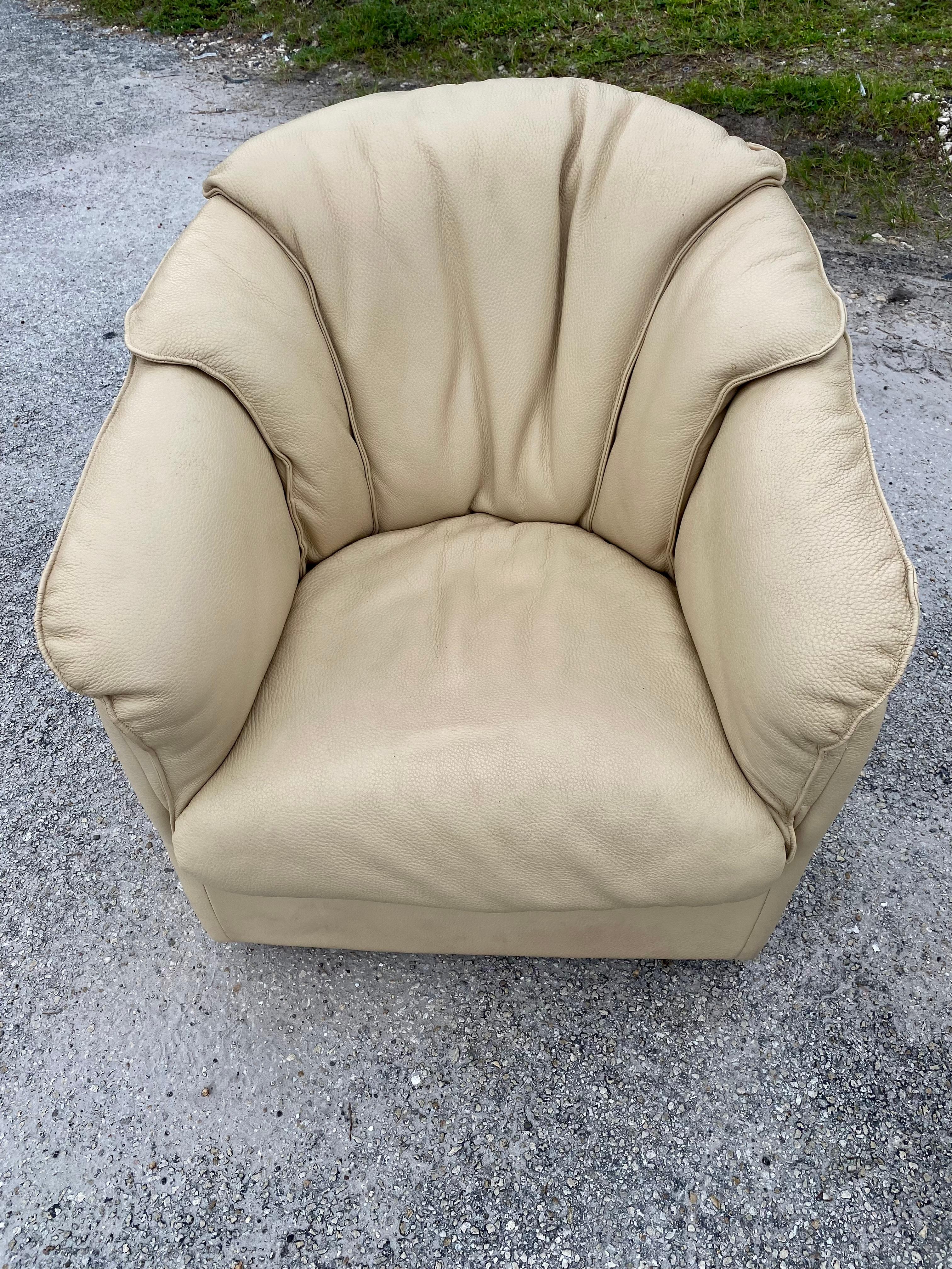1980s Natuzzi Beige Leather Barrel Swivel Chairs, Set of 2 For Sale 2