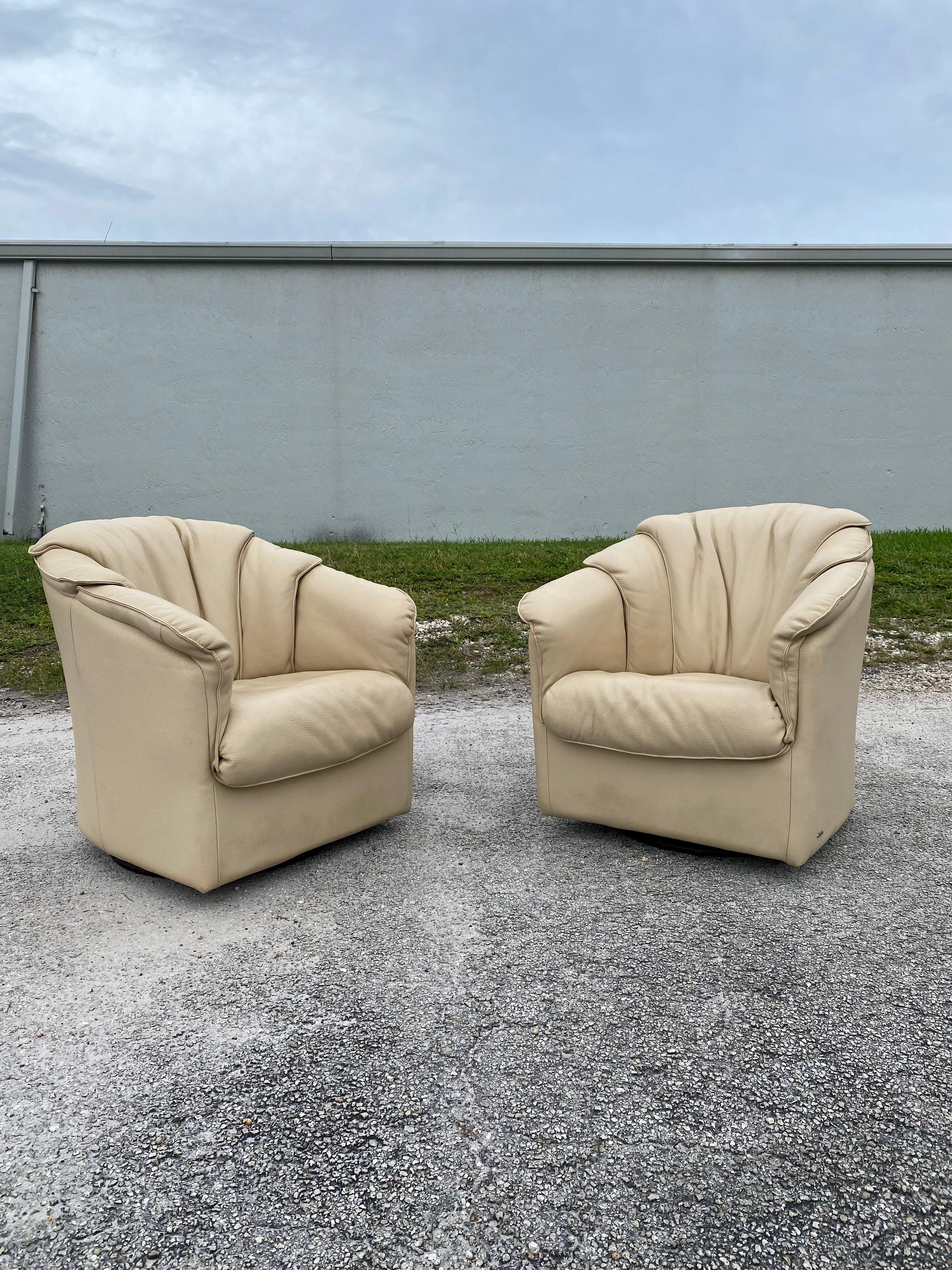 1980s Natuzzi Beige Leather Barrel Swivel Chairs, Set of 2 For Sale 5