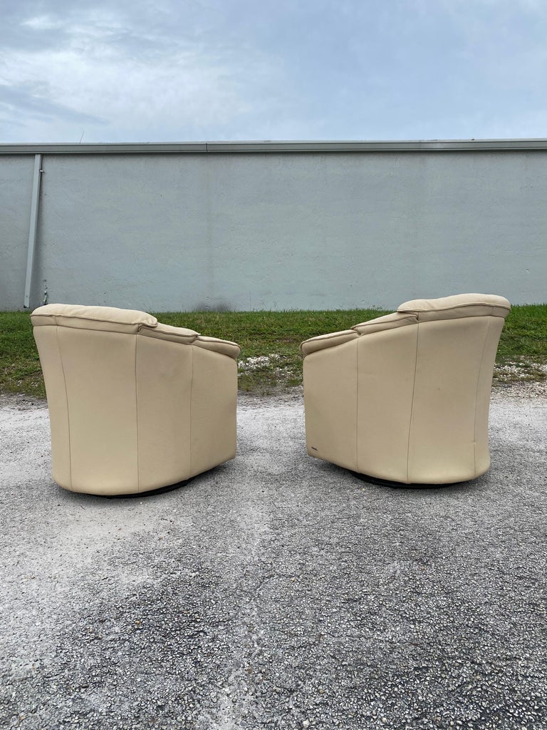 1980s Natuzzi Beige Leather Barrel Swivel Chairs, Set of 2 For Sale at
