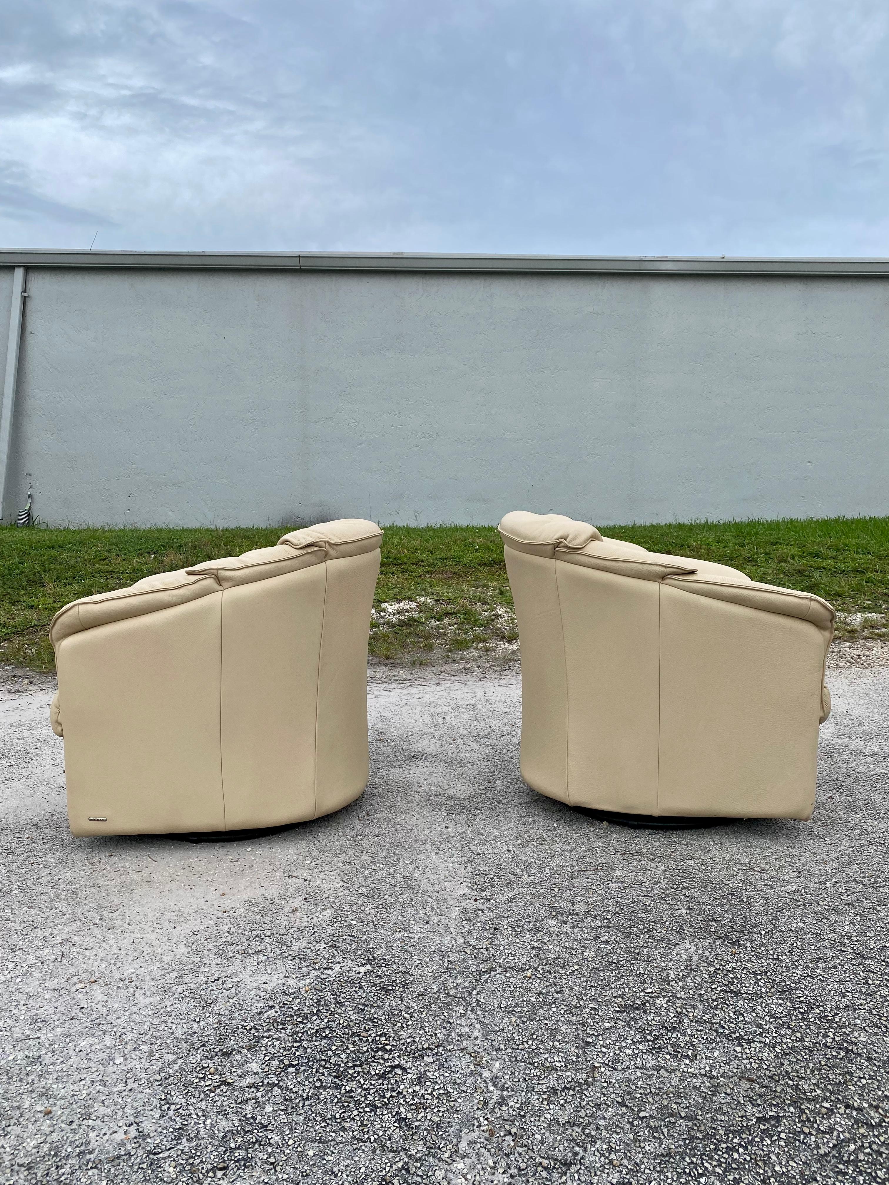Italian 1980s Natuzzi Beige Leather Barrel Swivel Chairs, Set of 2 For Sale