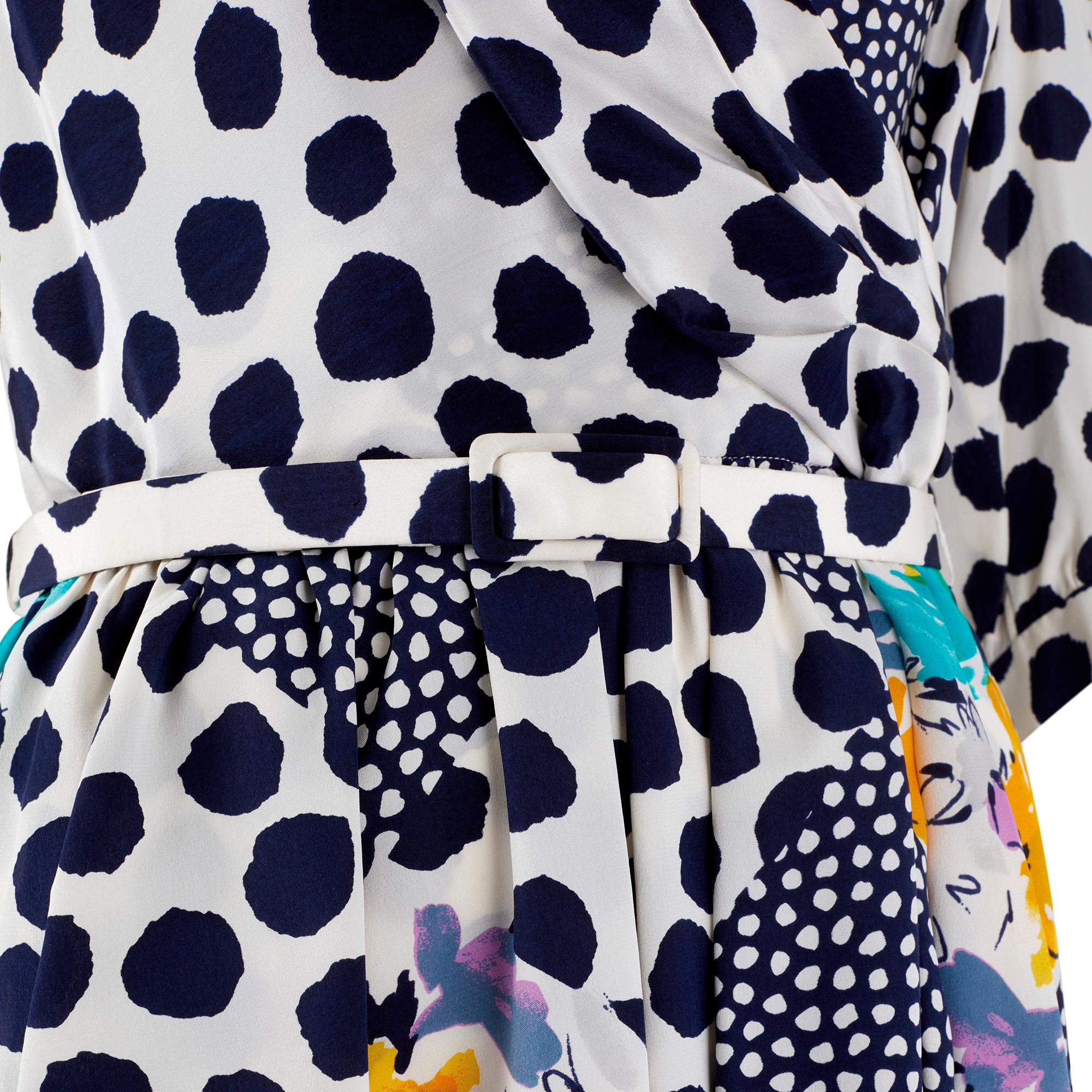 Robe à pois et à fleurs bleu marine et blanc des années 1980 Bon état - En vente à London, GB