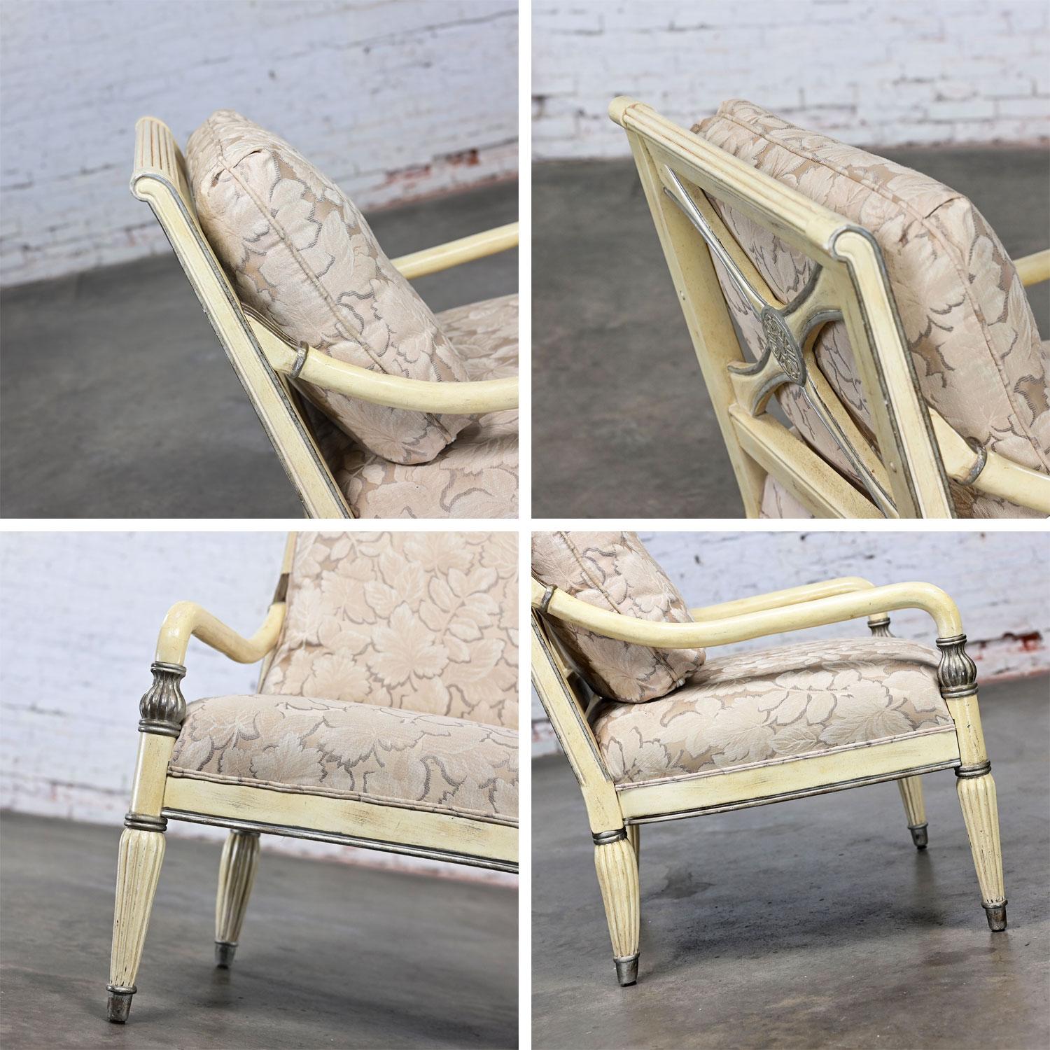 Sillón neoclásico de gran escala de los años 80 con acabado envejecido by Bernhardt en venta 9
