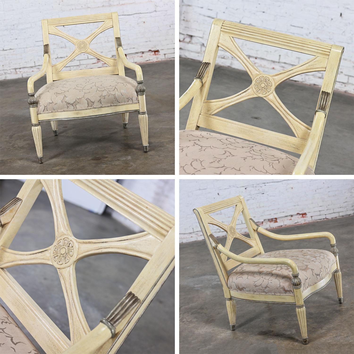 Sillón neoclásico de gran escala de los años 80 con acabado envejecido by Bernhardt en venta 10