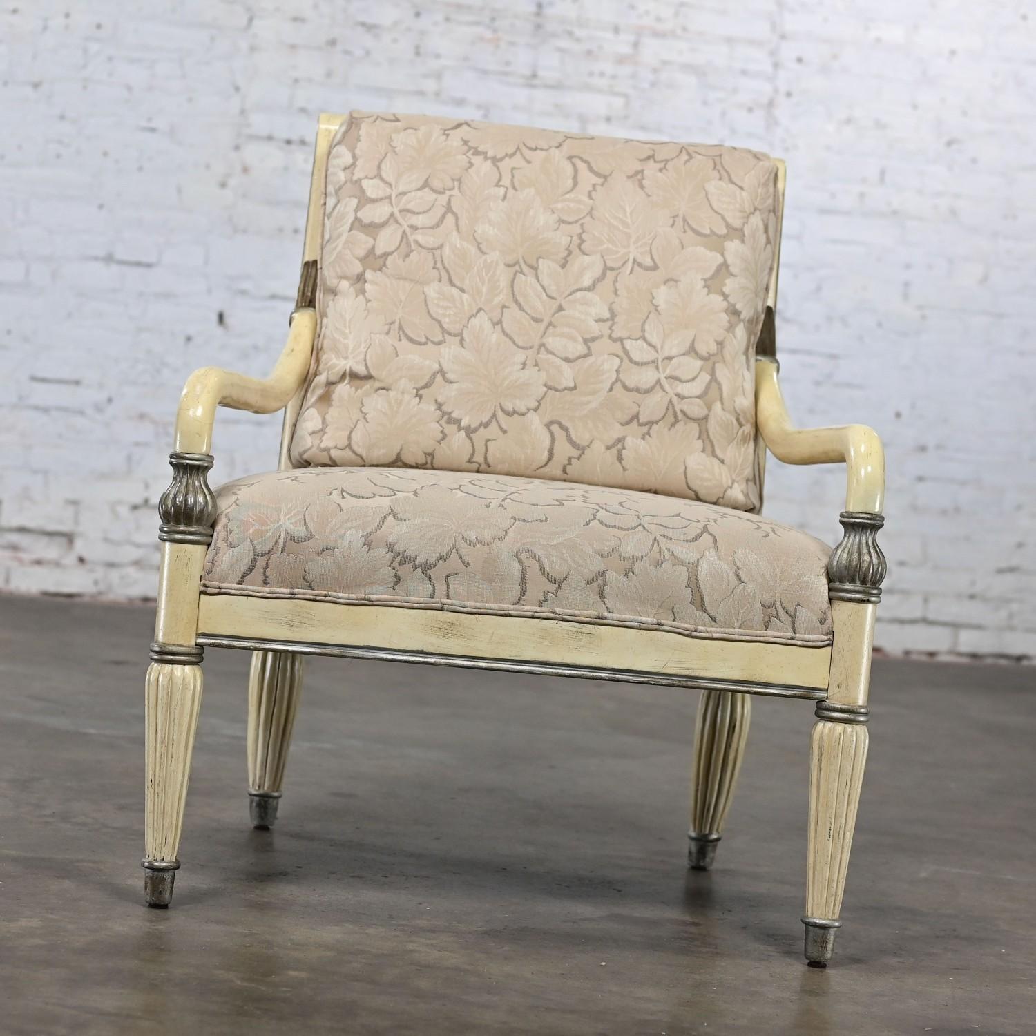 Sillón neoclásico de gran escala de los años 80 con acabado envejecido by Bernhardt en venta 13