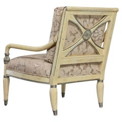 Sillón neoclásico de gran escala de los años 80 con acabado envejecido by Bernhardt