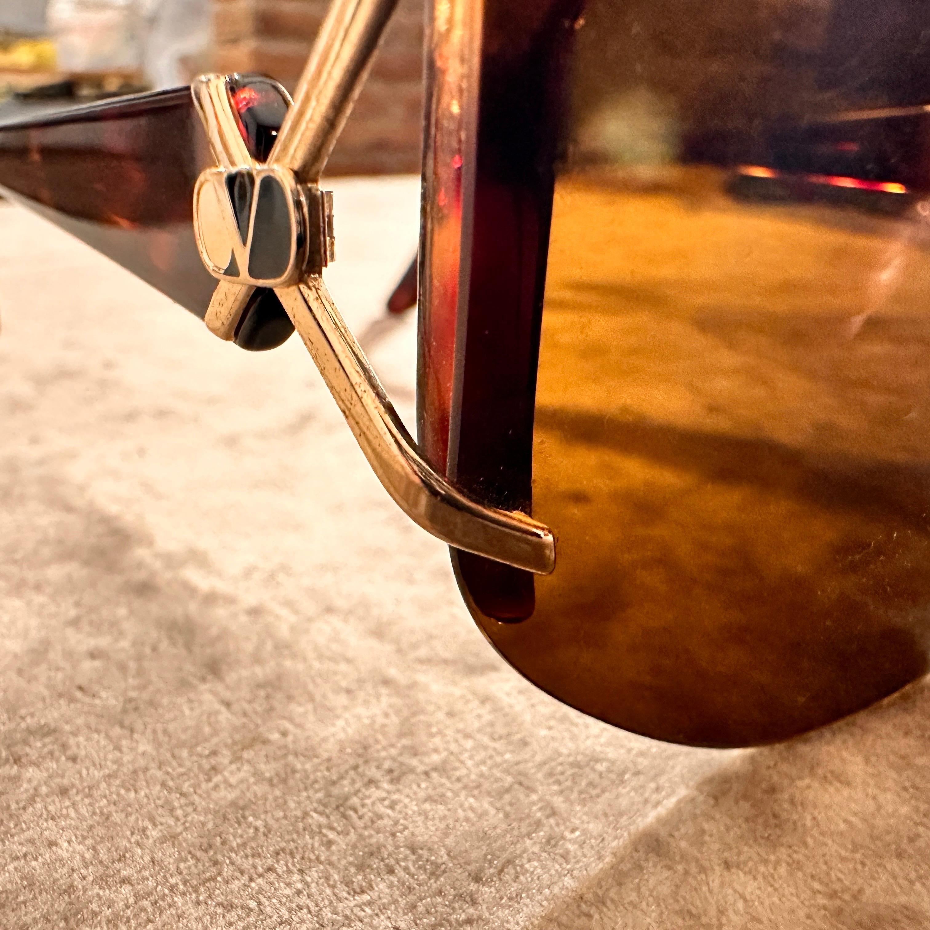 1980s Never Worn Bold Valentino Tortoiseshell Shield Oversized Sunglasses For Sale 5
