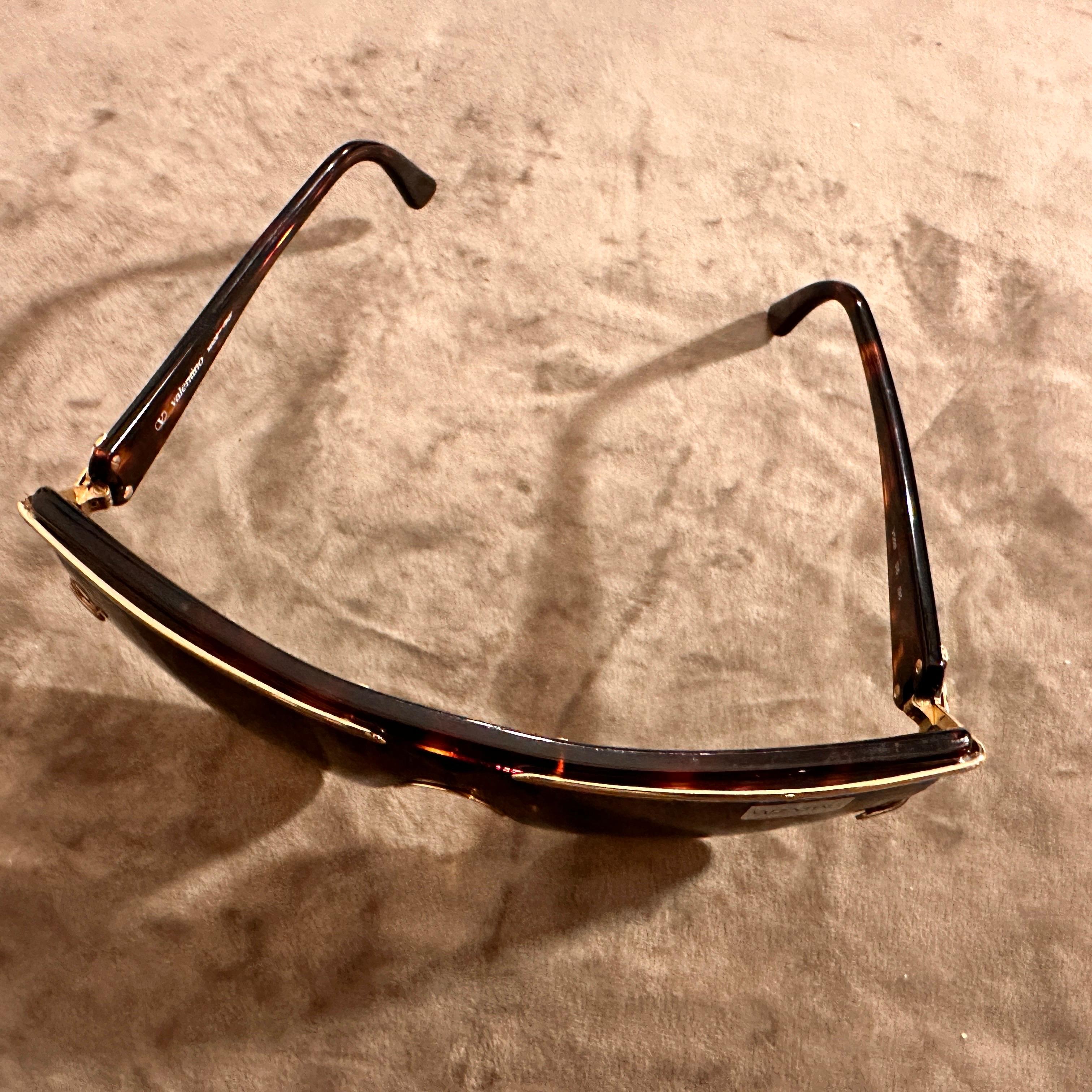 Women's 1980s Never Worn Bold Valentino Tortoiseshell Shield Oversized Sunglasses For Sale