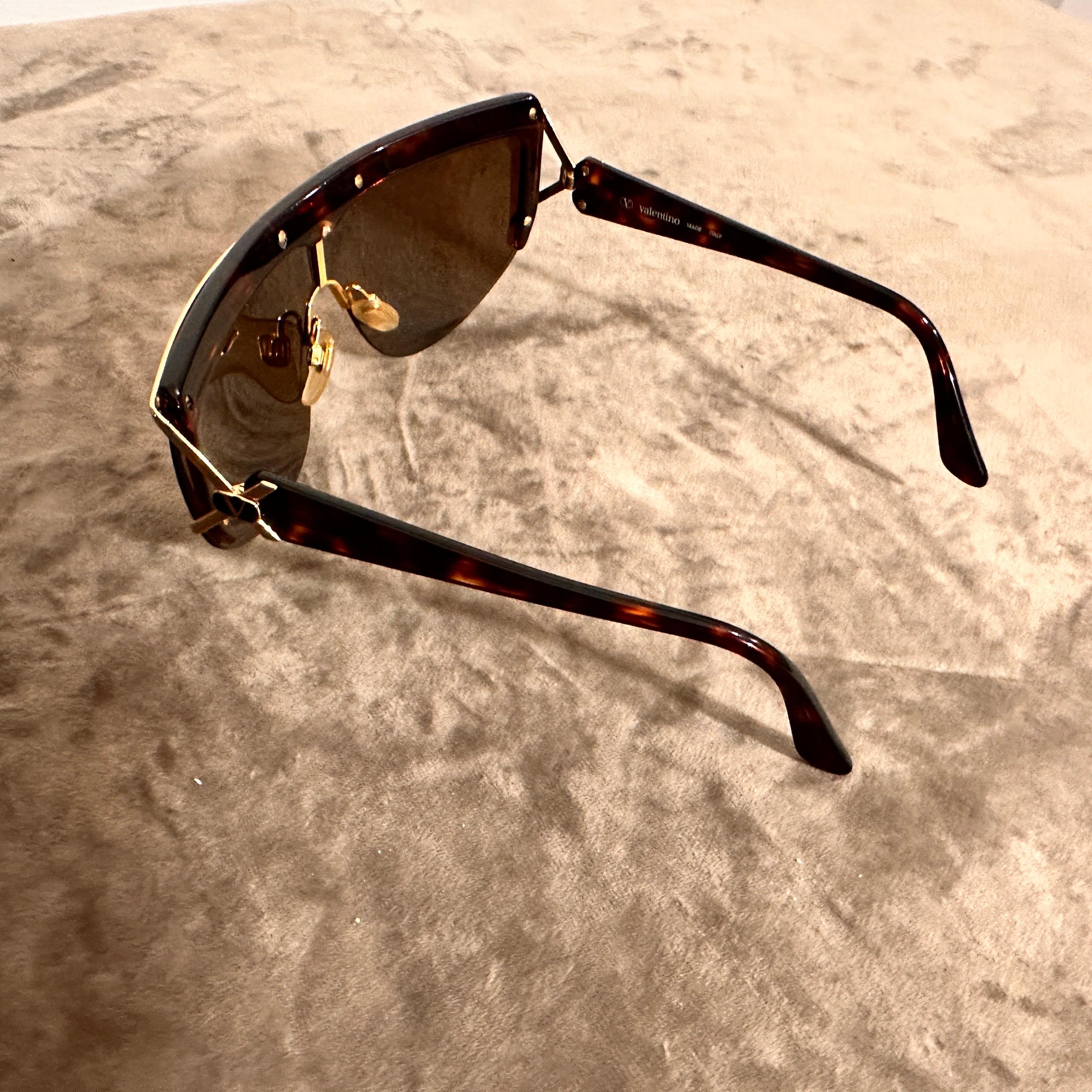1980s Never Worn Bold Valentino Tortoiseshell Shield Oversized Sunglasses For Sale 4