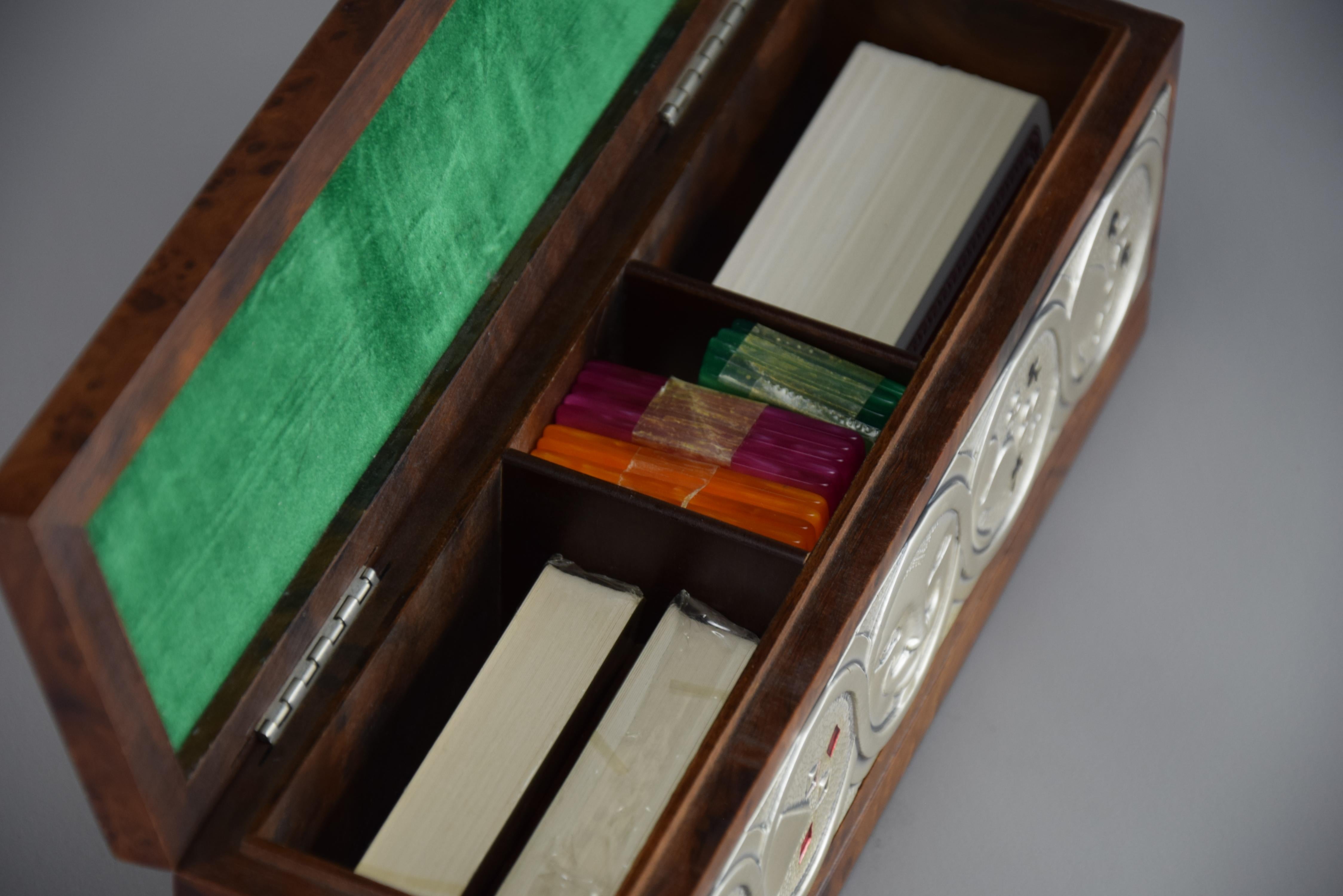 1980's New Old Stock Italienisch Ottaviani Studio Burl Walnuss Poker Set (Silber) im Angebot