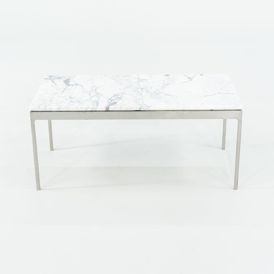 Américain Table basse Nicos Zographos des années 1980 en acier inoxydable avec plateau en marbre en vente