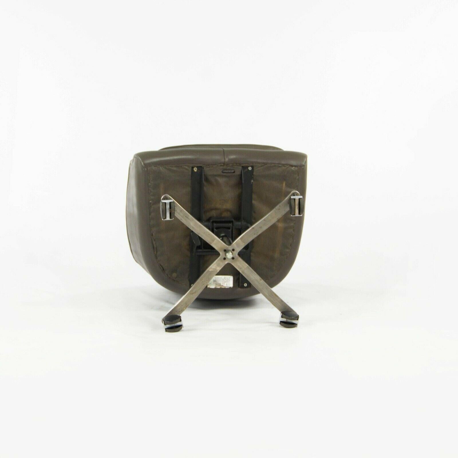 1980s Nicos Zographos Grey Leather Bucket Desk Chairs w/ Alpha Bases en vente 3