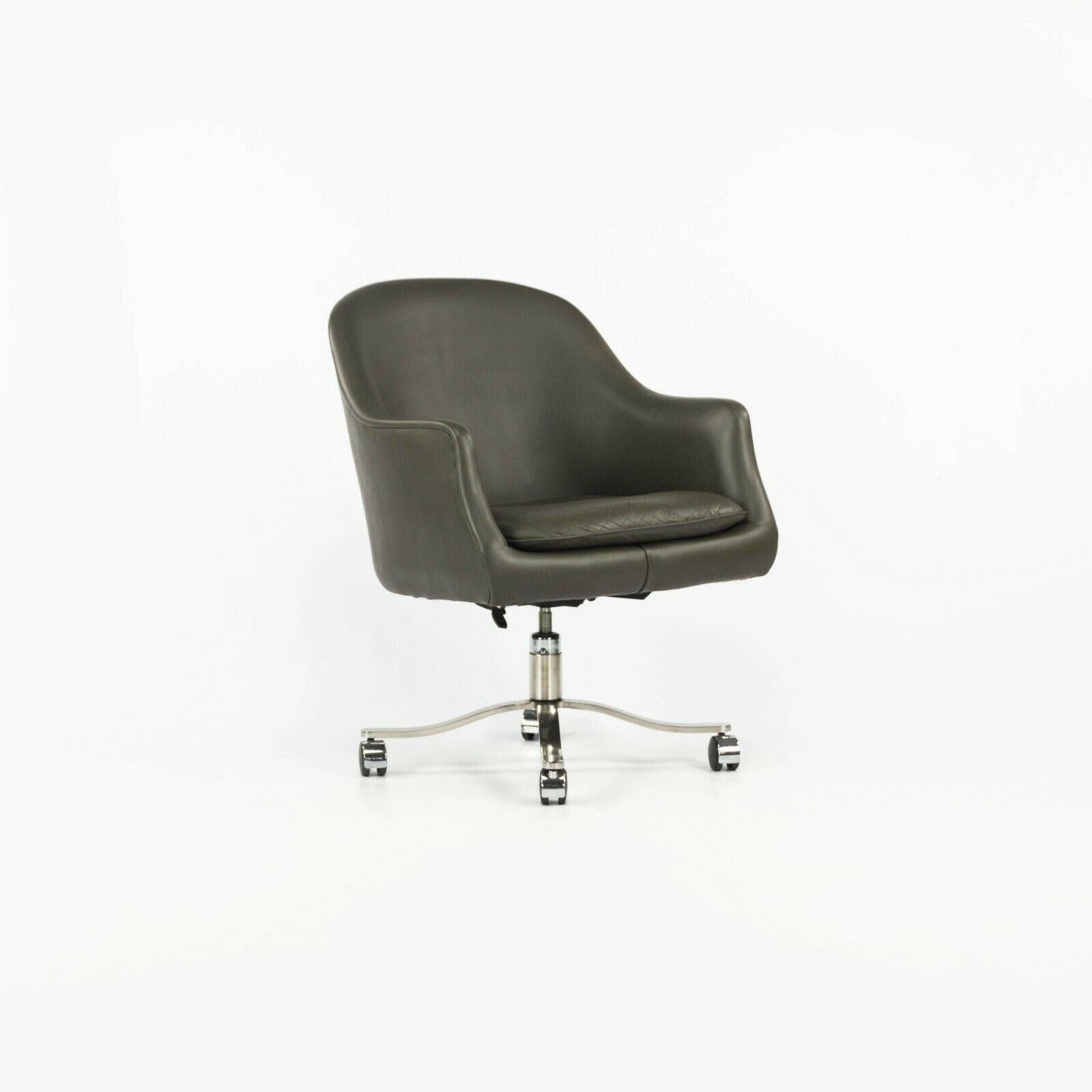 Moderne 1980s Nicos Zographos Grey Leather Bucket Desk Chairs w/ Alpha Bases en vente