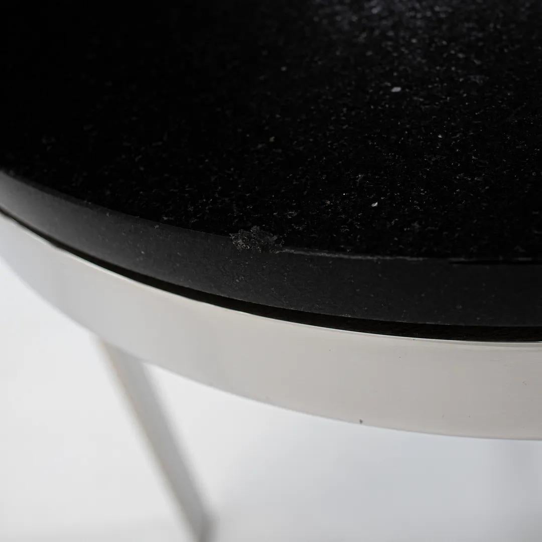 Fin du 20e siècle Table d'appoint Nicos Zographos des années 1980 en acier inoxydable poli avec plateau en marbre noir en vente