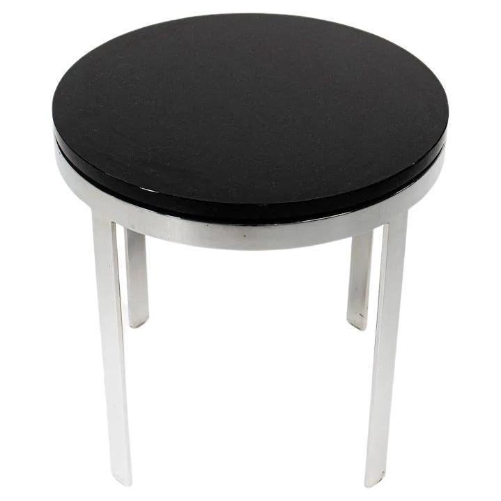 Table d'appoint Nicos Zographos des années 1980 en acier inoxydable poli avec plateau en marbre noir en vente