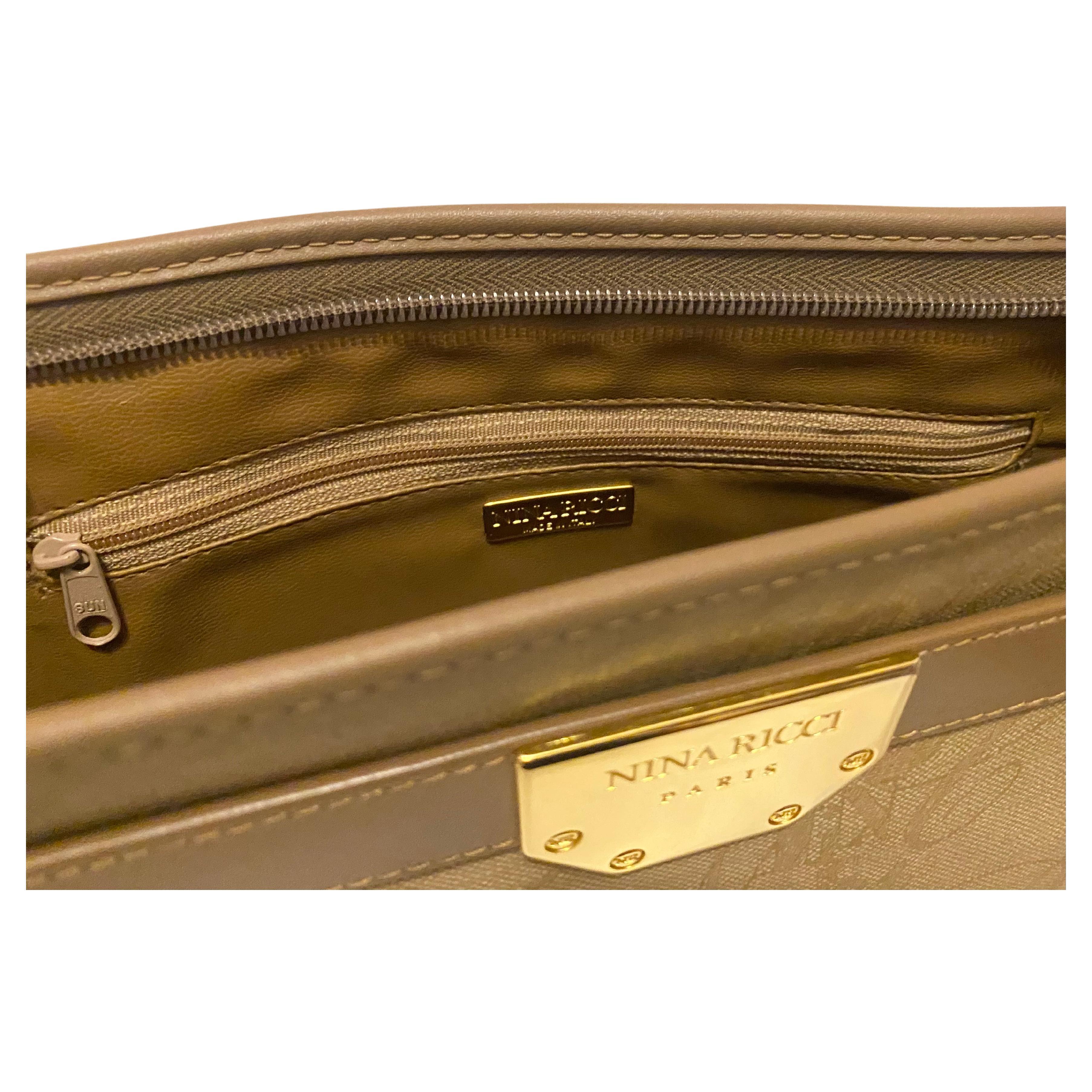 1980s Nina Ricci Brown Leather Gold Logo Clutch Bag In Good Condition For Sale In London, GB