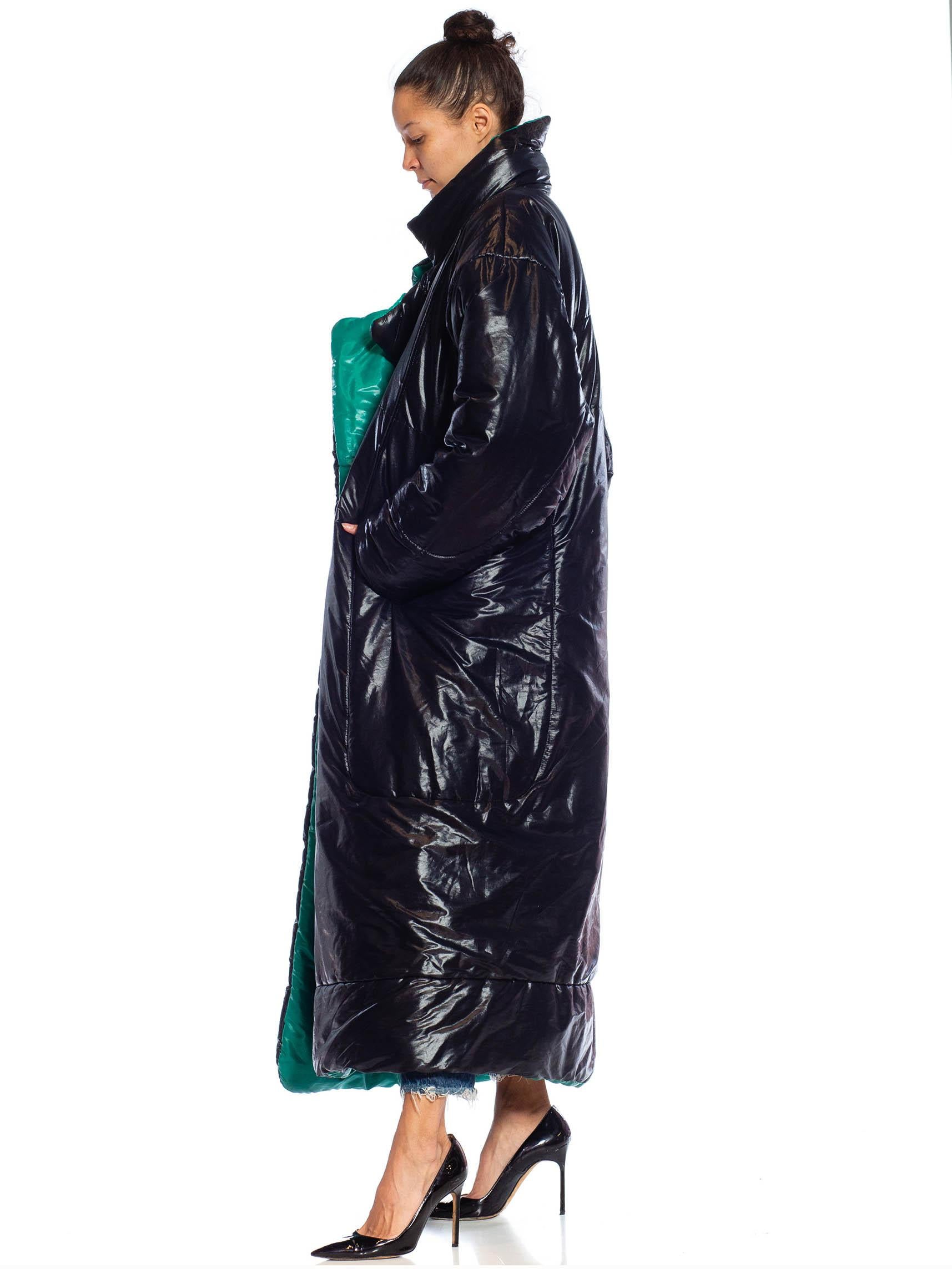 1980er NORMA KAMALI Schwarzer & grüner Nylon-Sleeping Bag-Mantel im Zustand „Hervorragend“ im Angebot in New York, NY