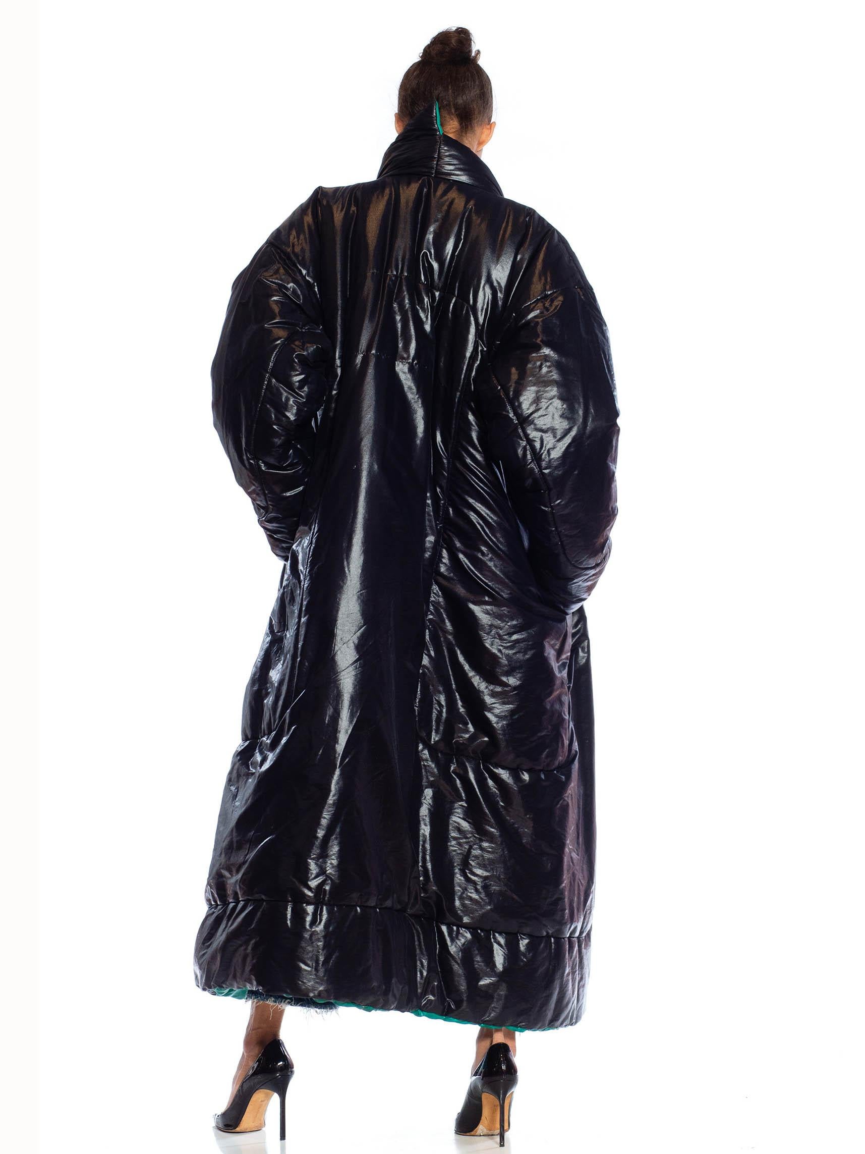1980S NORMA KAMALI Black & Green Nylon Sleeping Bag Coat In Excellent Condition For Sale In New York, NY