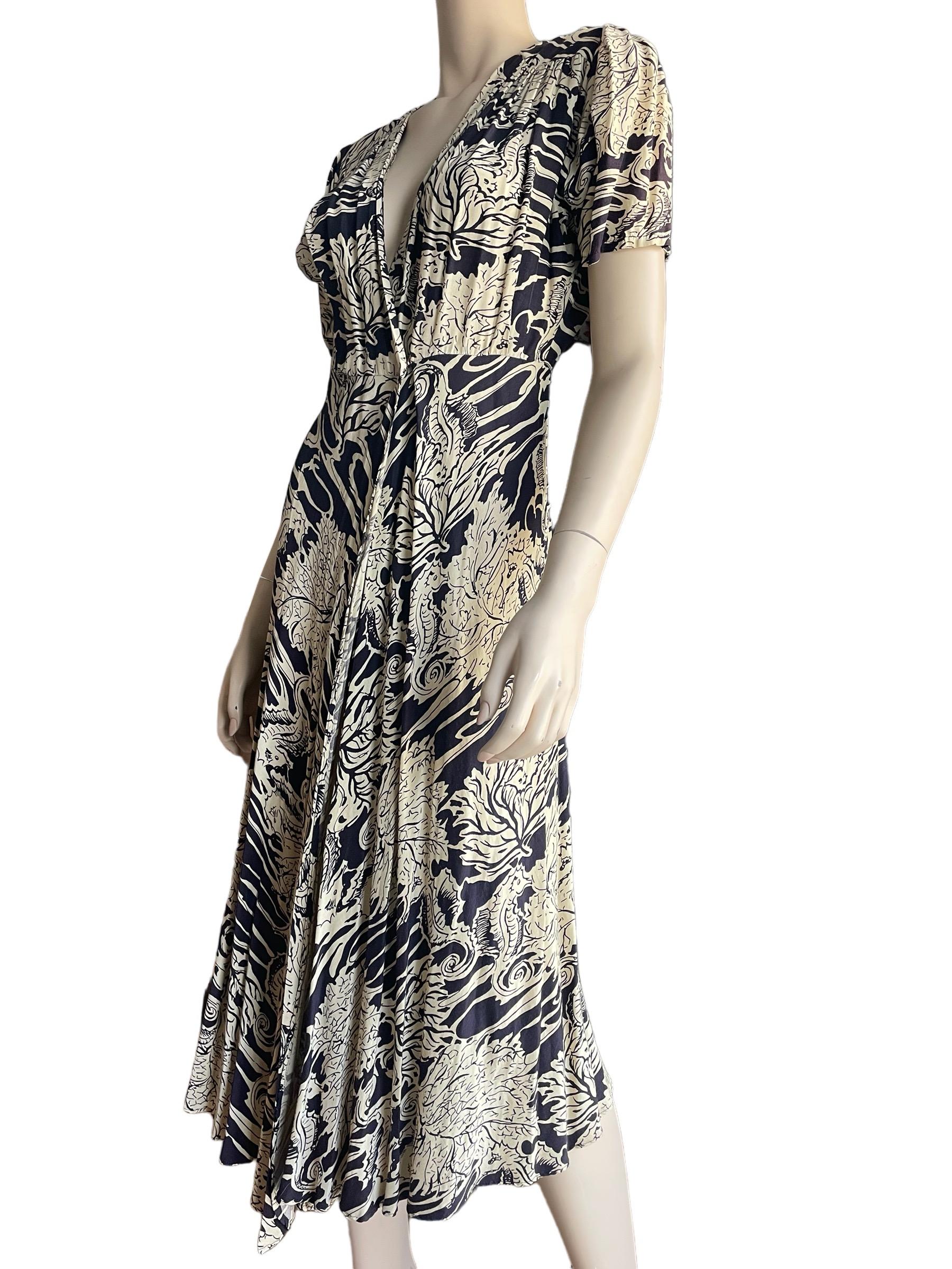 1980s Norma Kamali Navy and Cream Floral Wrap Dress In Good Condition For Sale In Greenport, NY