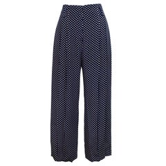 Pantalon en soie bleu marine à pois Norma Kamali des années 1980