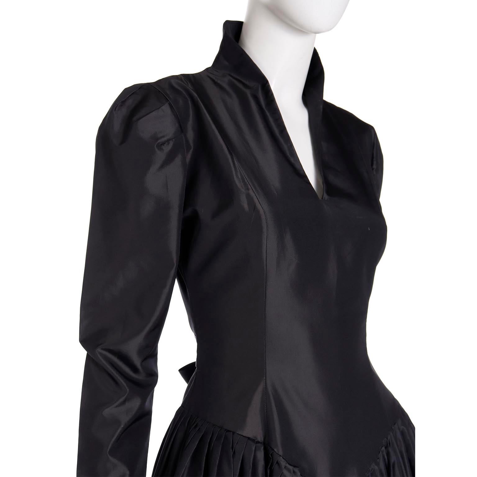 Norma Kamali - Robe noire d'inspiration victorienne des années 1980 en vente 4