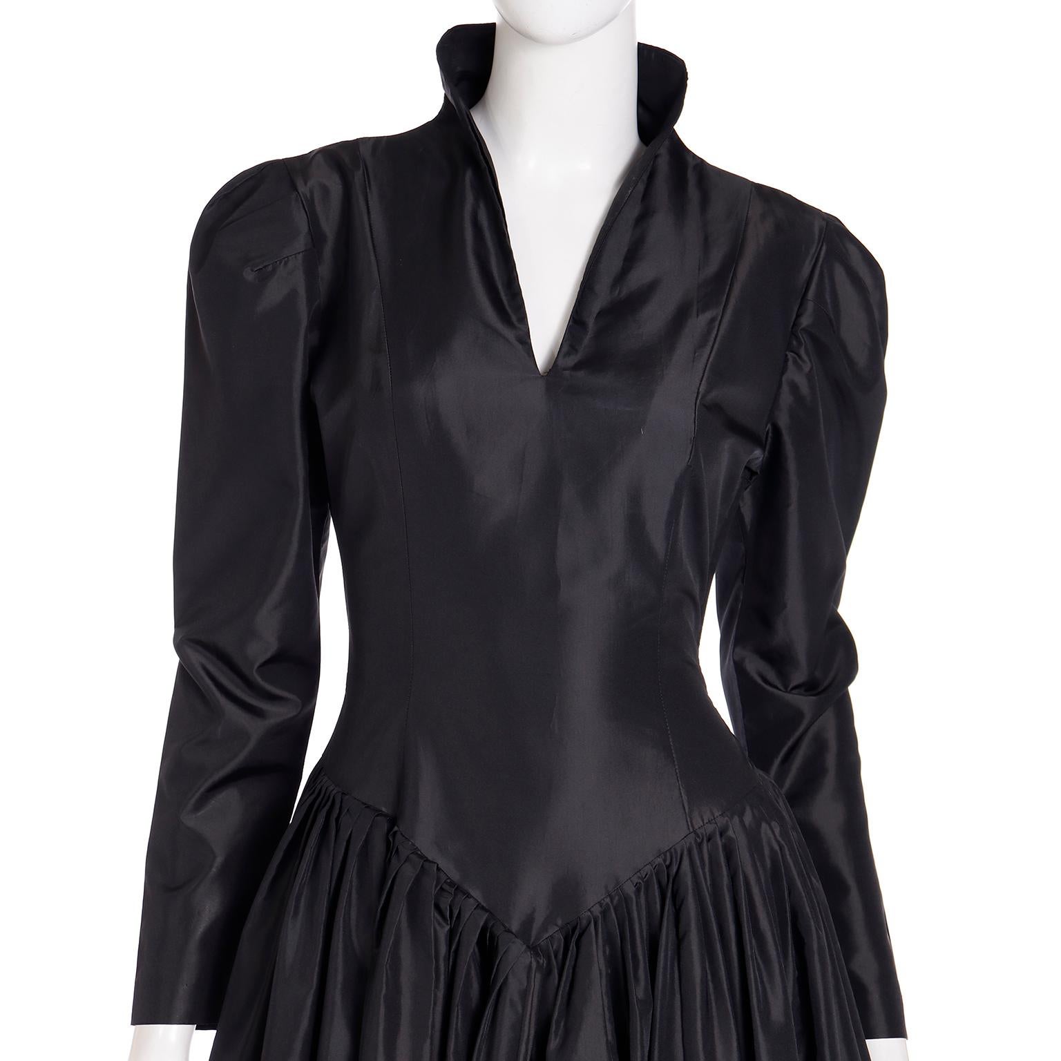 Norma Kamali - Robe noire d'inspiration victorienne des années 1980 en vente 5