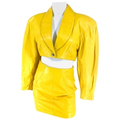 ensemble veste et mini-jupe en cuir jaune moutarde/or des années 1980 North Beach