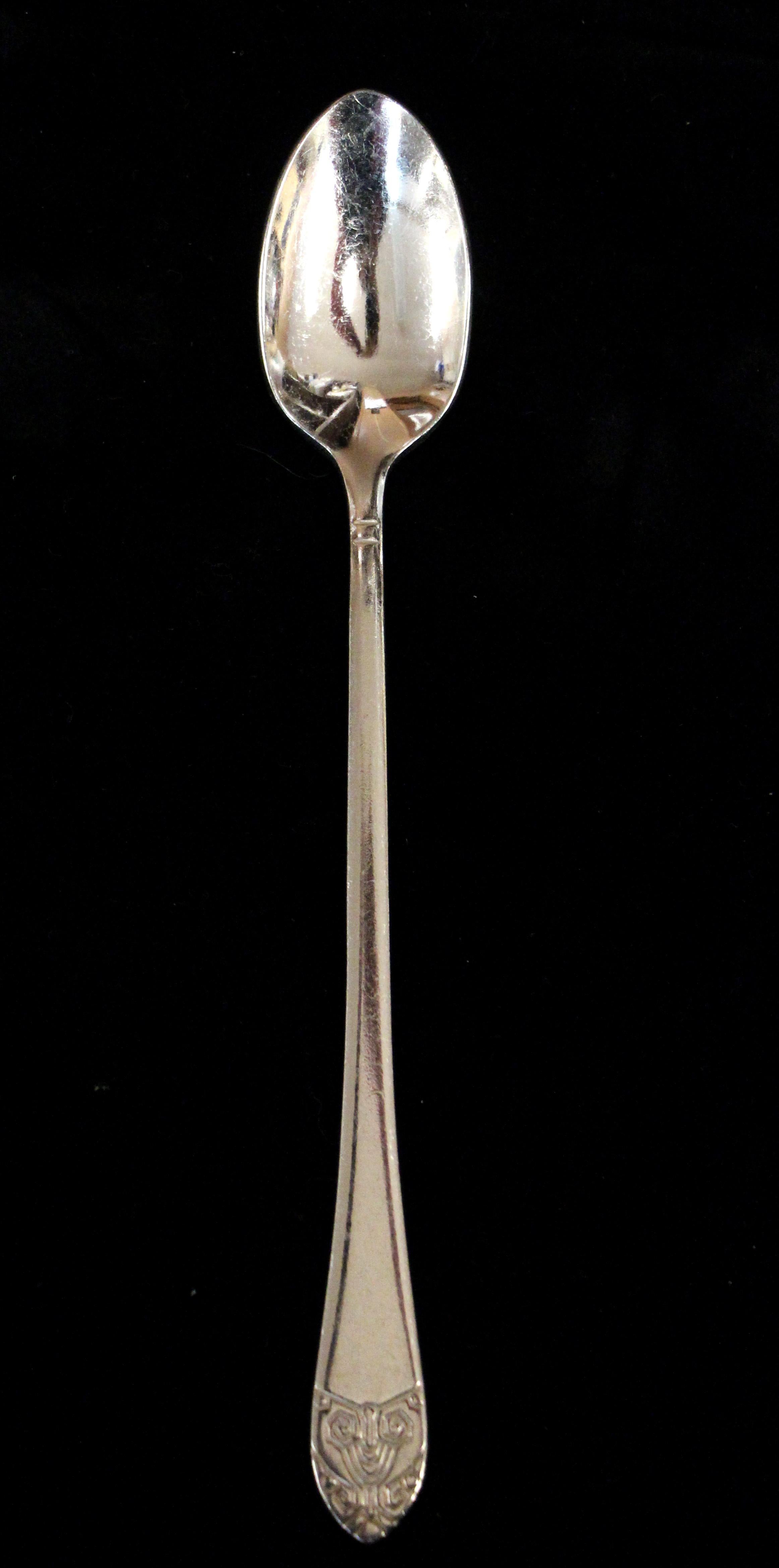 Versilberter Stahl im Art-Déco-Stil, achtteiliges Set aus Teelöffeln mit Eis aus den 1980er Jahren. Vom NYC Waldorf Astoria Hotel. Einige sind mit dem Stempel 