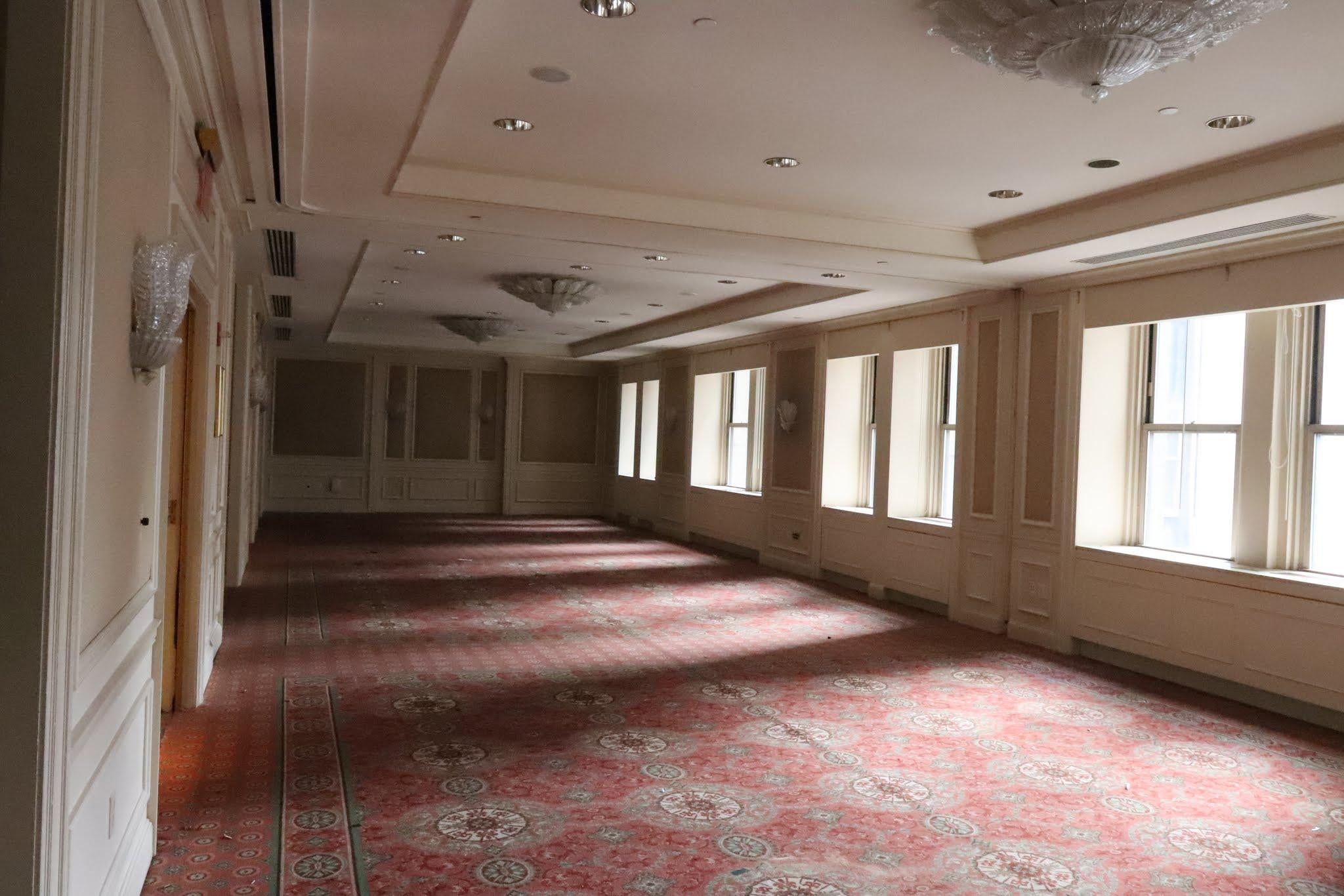 Waldorf Astoria Barovier & Toso Ceiling Chandelier Spade Design For Sale 4