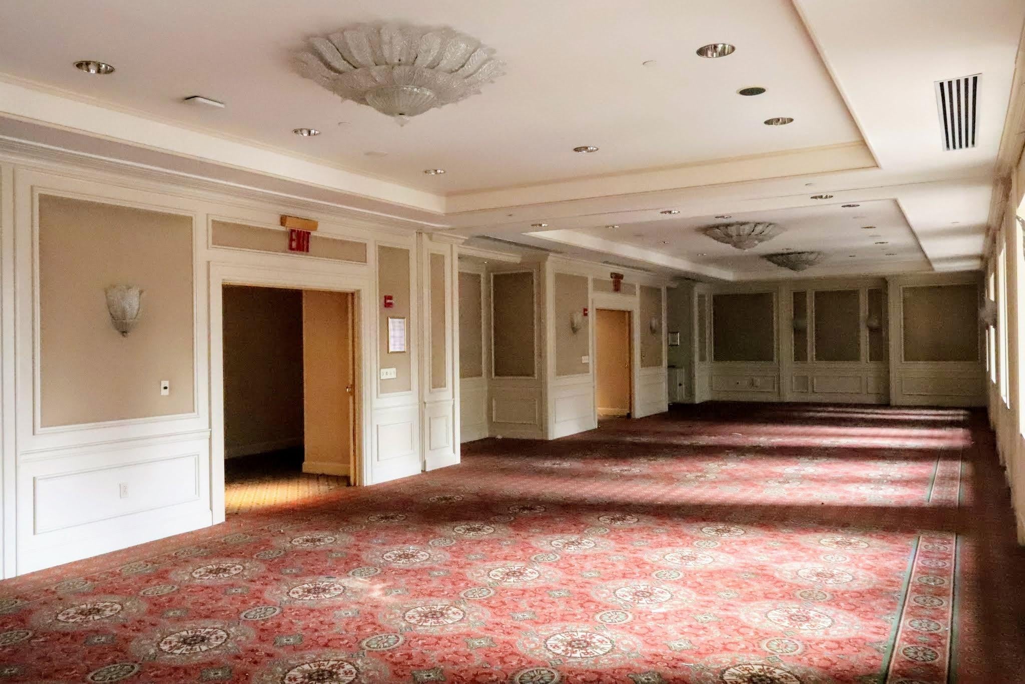 Waldorf Astoria Barovier & Toso Ceiling Chandelier Spade Design For Sale 5
