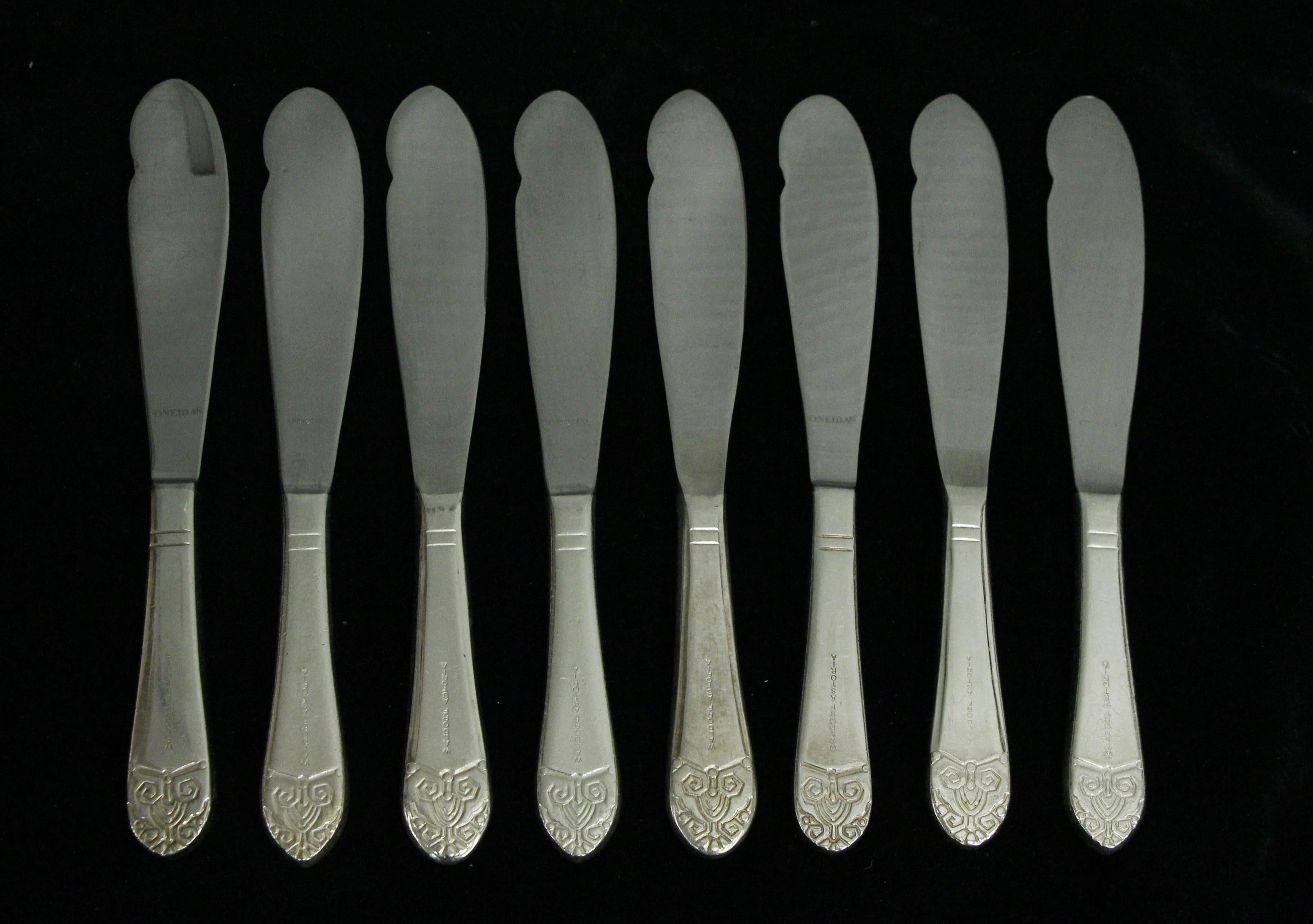 Silver plated steel eight piece used fish knife set. Made by Oneida. This item is original to the NYC Waldorf Astoria Hotel Towers. 1980s. Some are stamped 