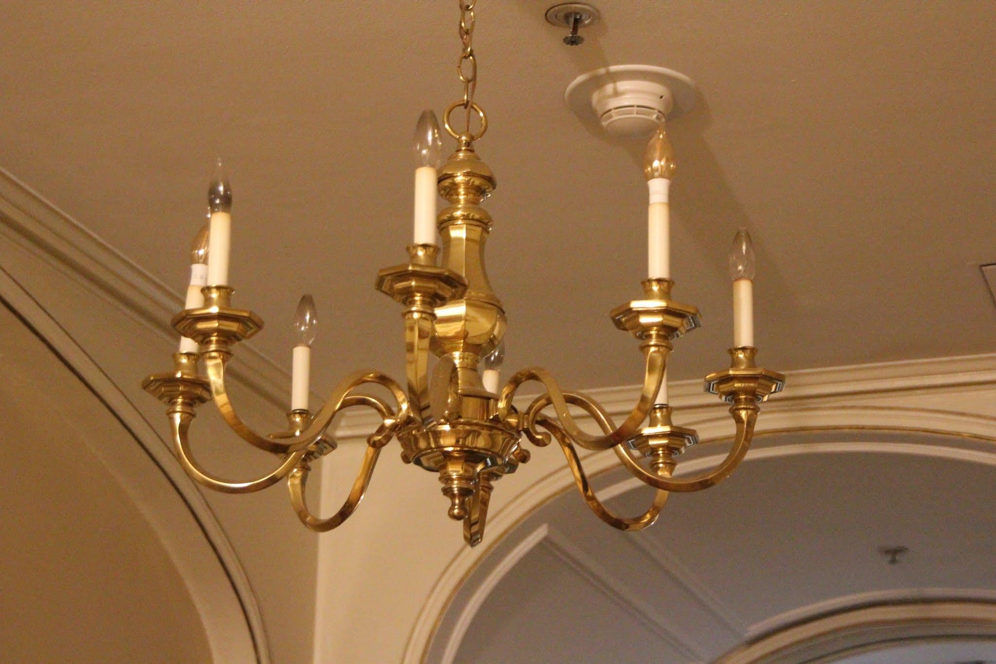 1980s NYC Waldorf Astoria Hotel Williamsburg Chandelier Brass 8 Arms 1