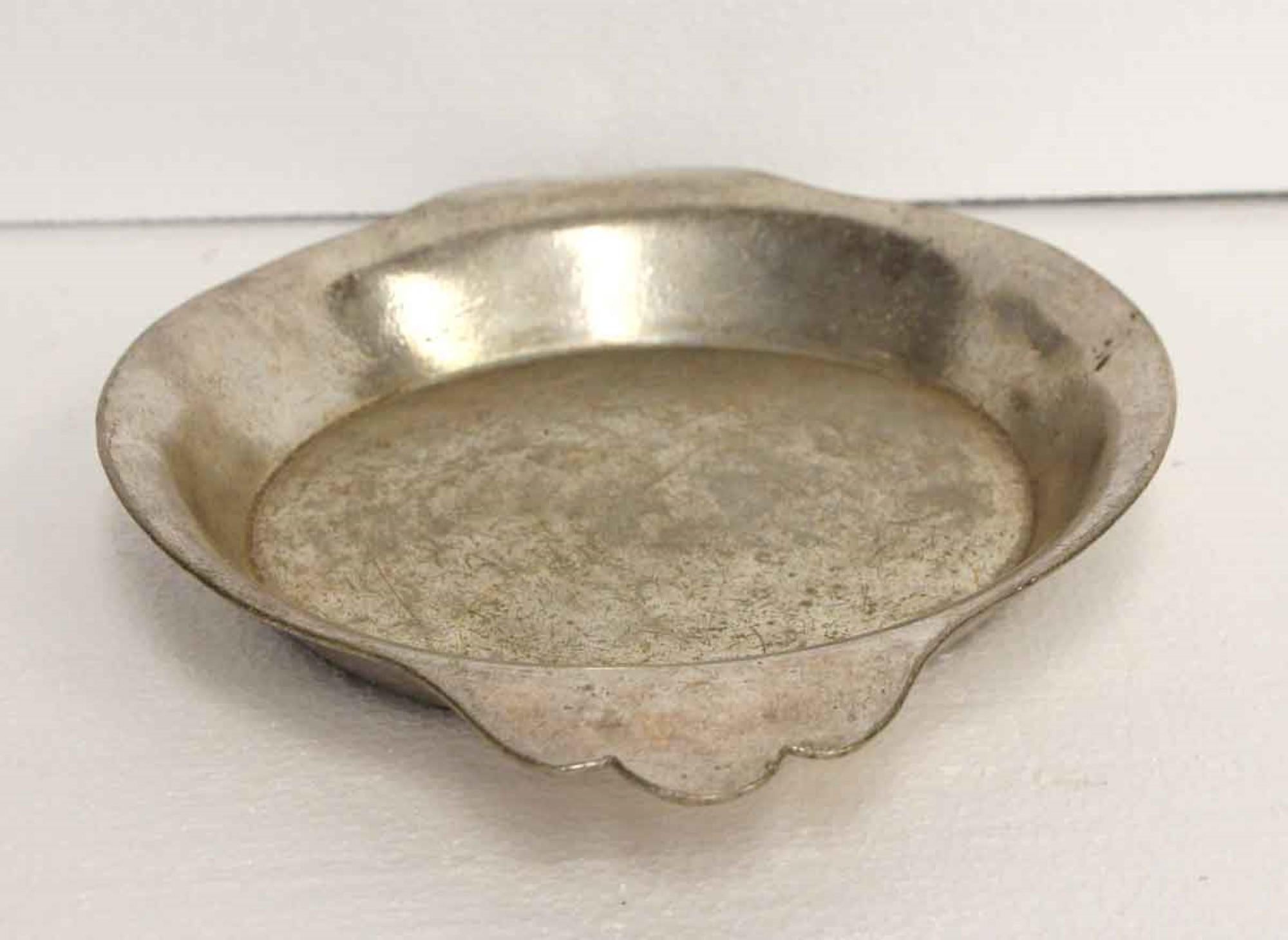 Mid-20th Century NYC Waldorf Astoria Silver Plated Brass Bowl Dish Shallow Serving Style For Sale