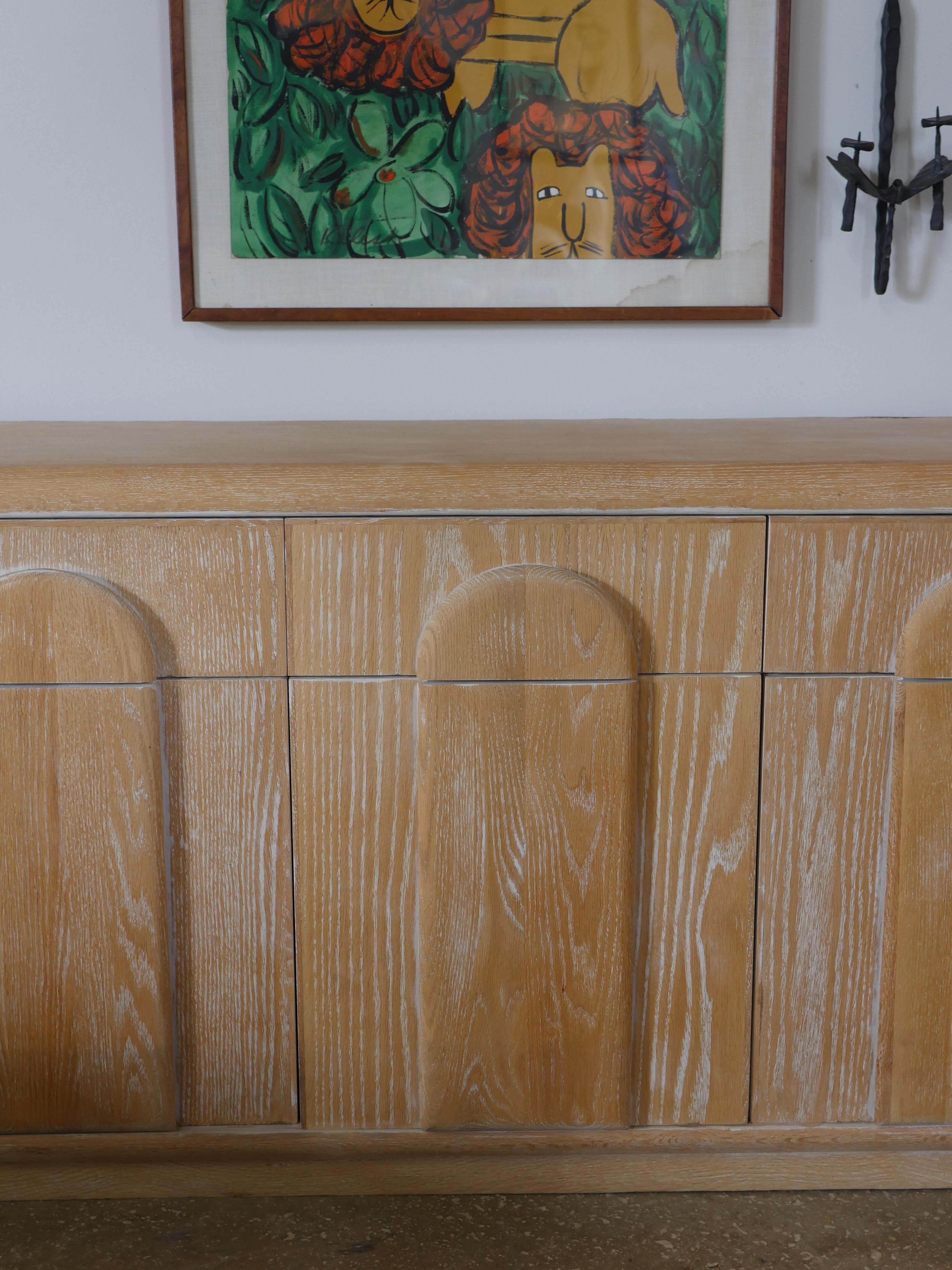 1980s Oak Wood Sideboard  In Good Condition For Sale In Miami, FL
