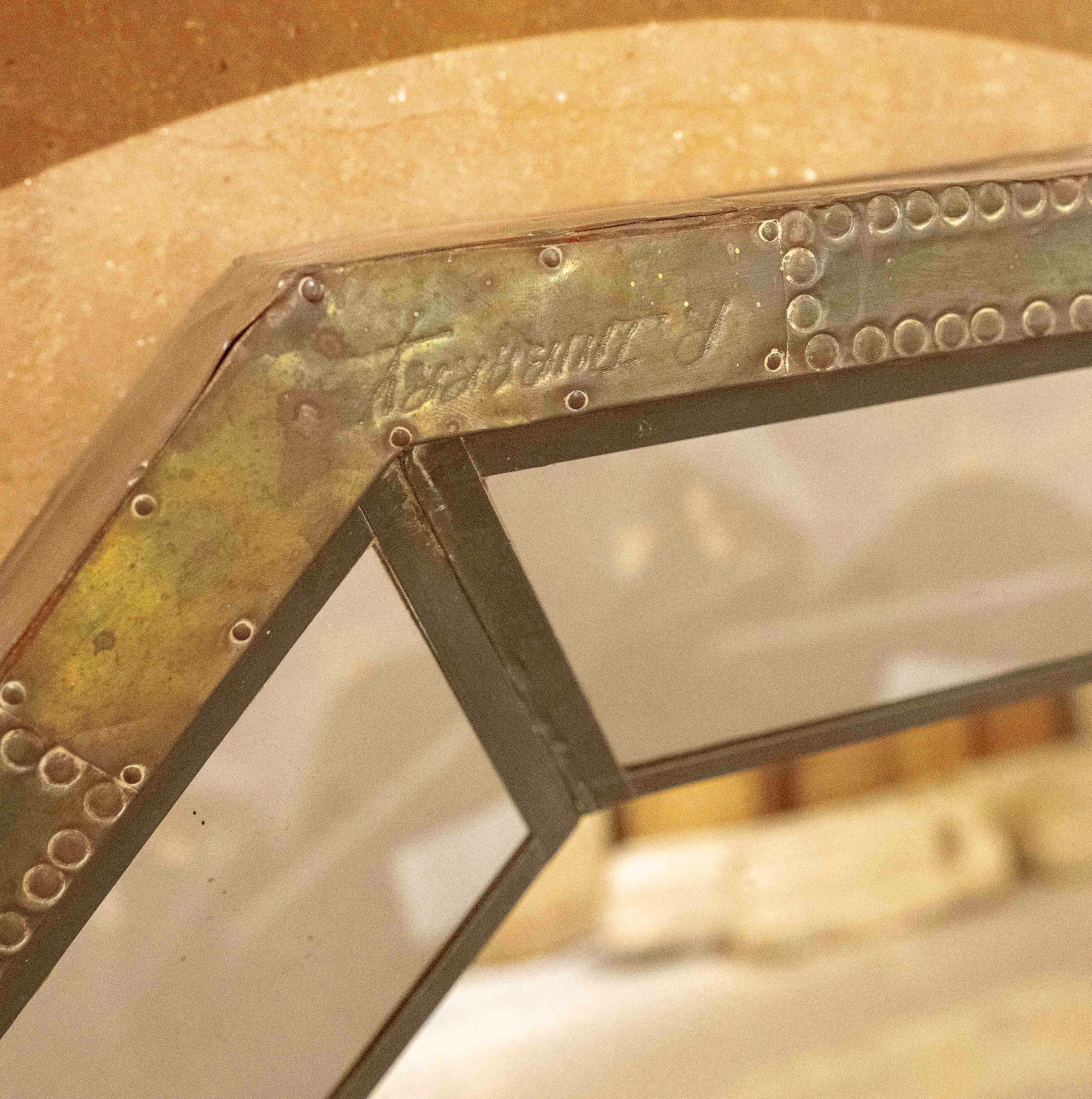 Espagnol Miroir octogonal des années 1980 avec cadre en métal AGE, signé Rodolfo Dubarry. en vente