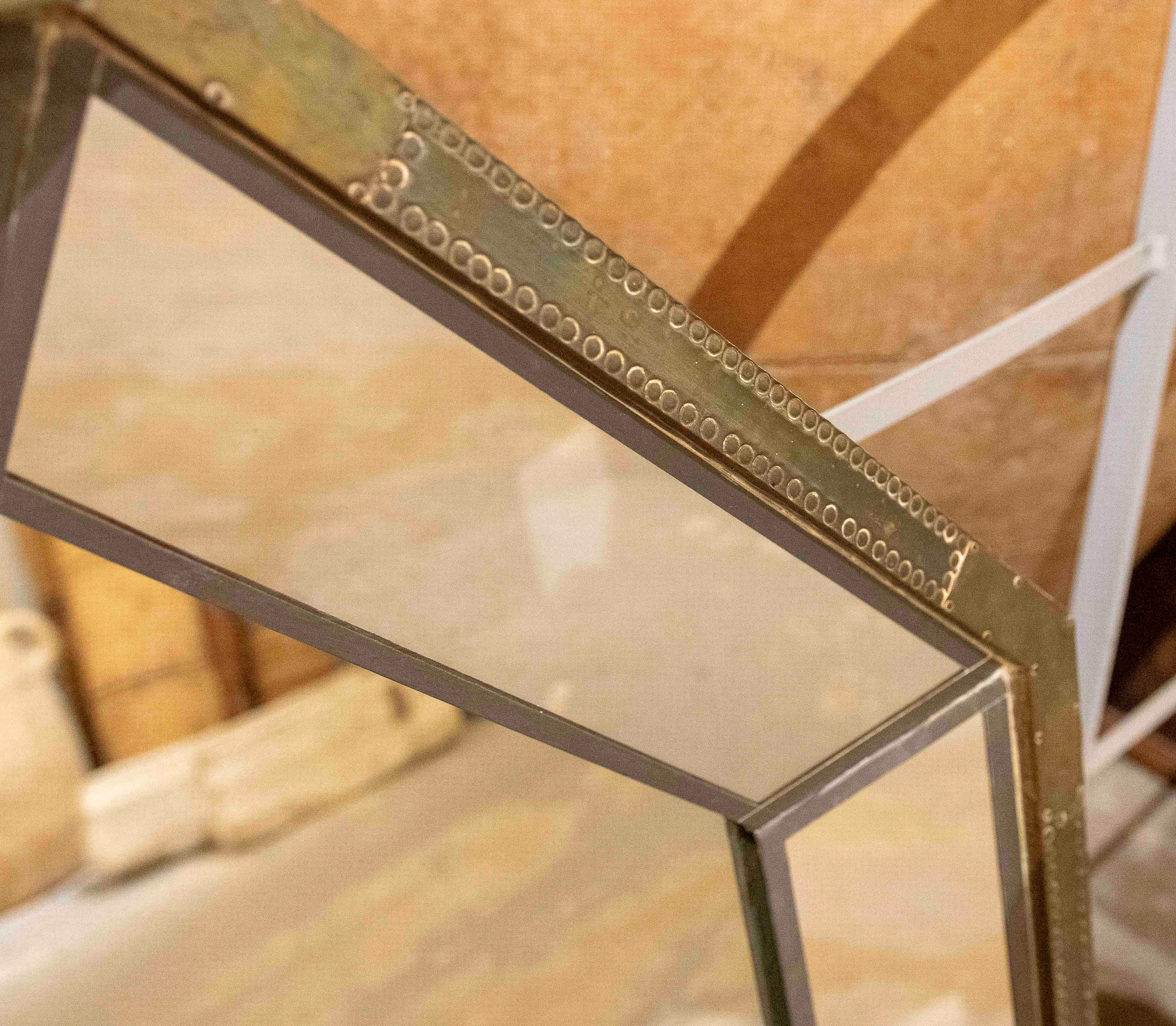 20ième siècle Miroir octogonal des années 1980 avec cadre en métal AGE, signé Rodolfo Dubarry. en vente