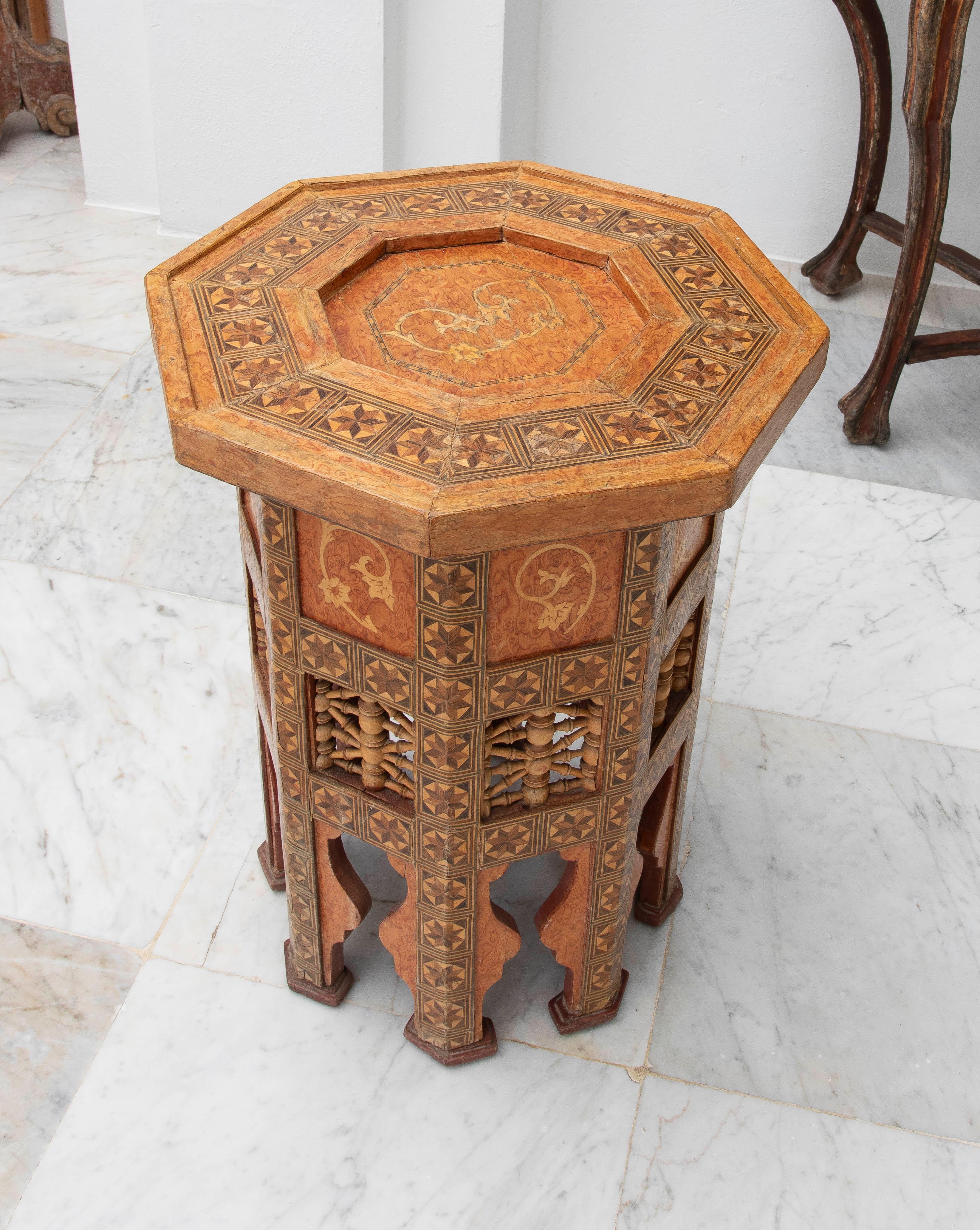 1980s Octagonal Wooden Side Table with Inlaid. For Sale 1