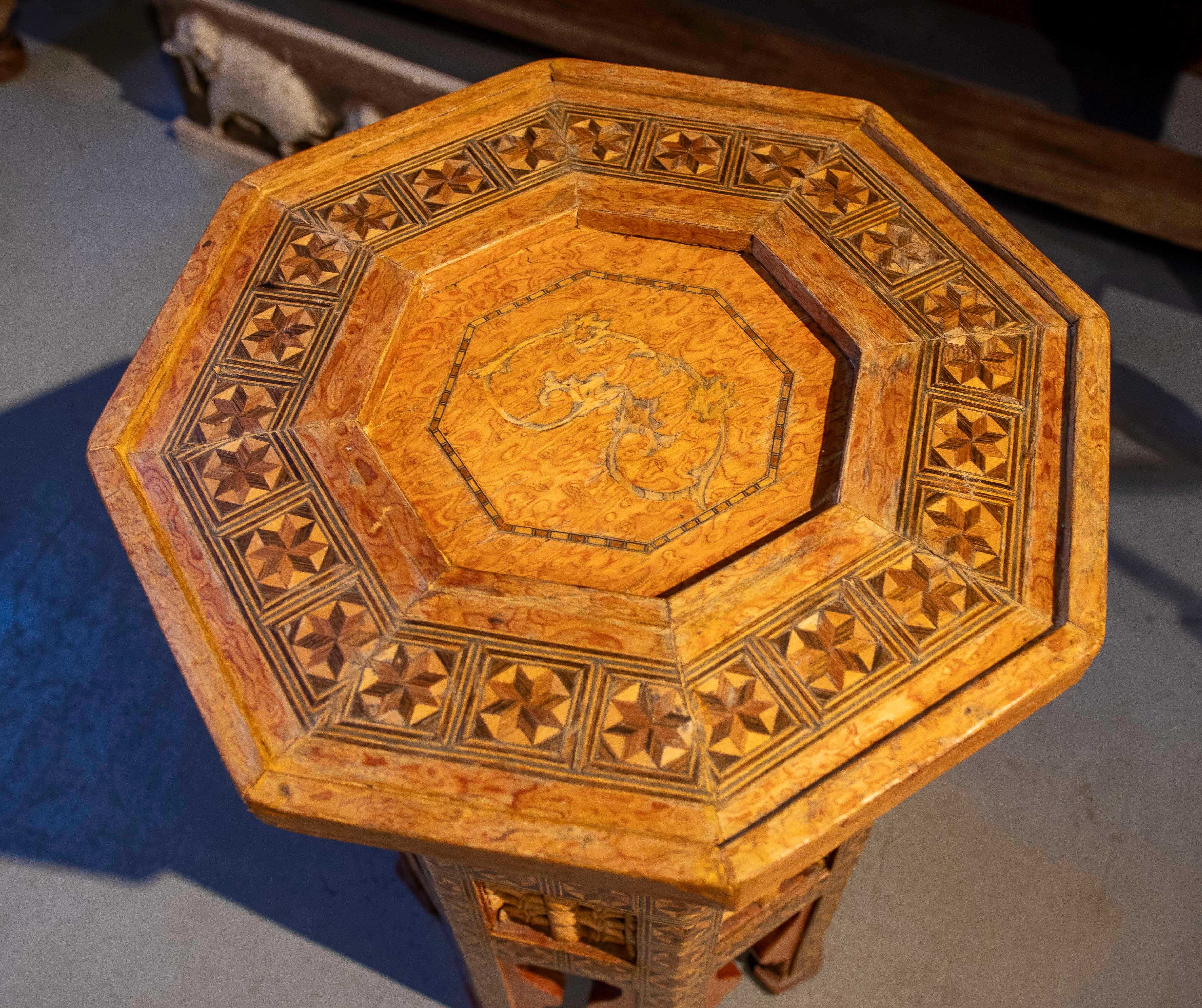  1980s Octagonal Wooden Table with Inlays In Good Condition In Marbella, ES