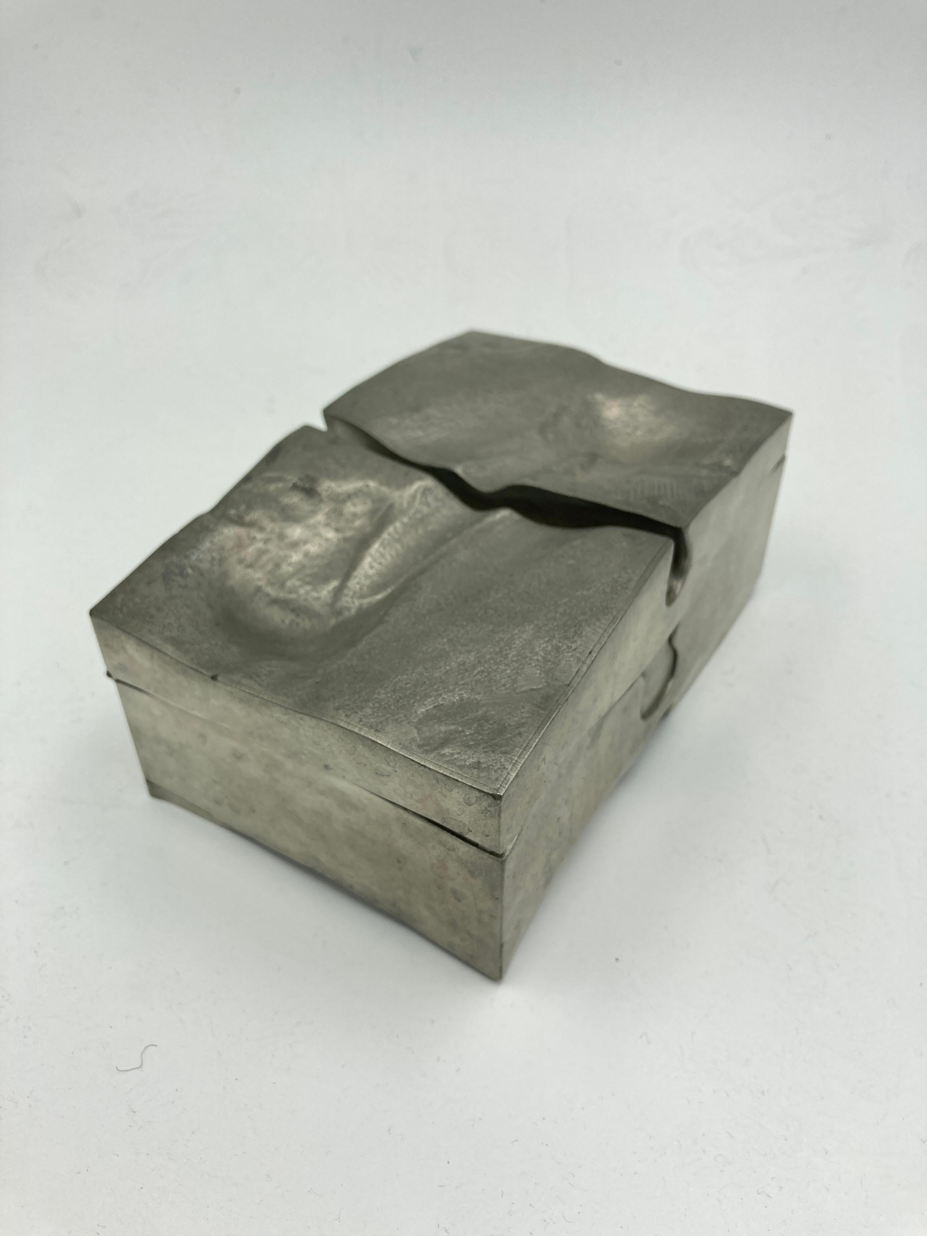 1980's One of a kind decorative pewter boxe In Excellent Condition For Sale In New York, NY
