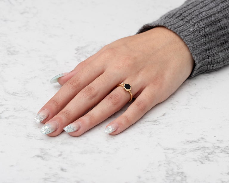 1980s Onyx and Diamond 18 Karat Yellow Gold Ring For Sale at 1stDibs