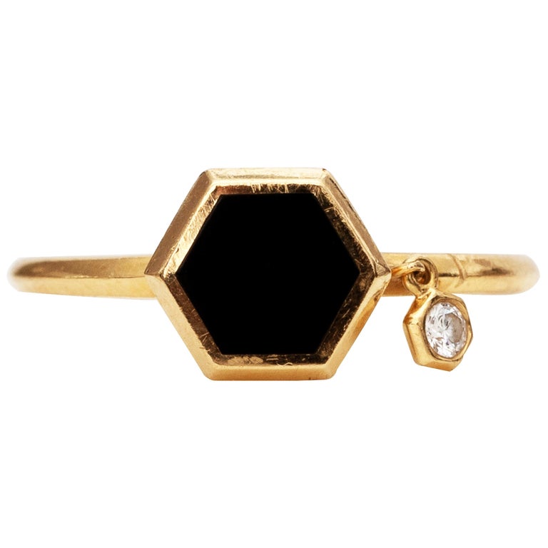 1980s Onyx and Diamond 18 Karat Yellow Gold Ring For Sale at 1stDibs