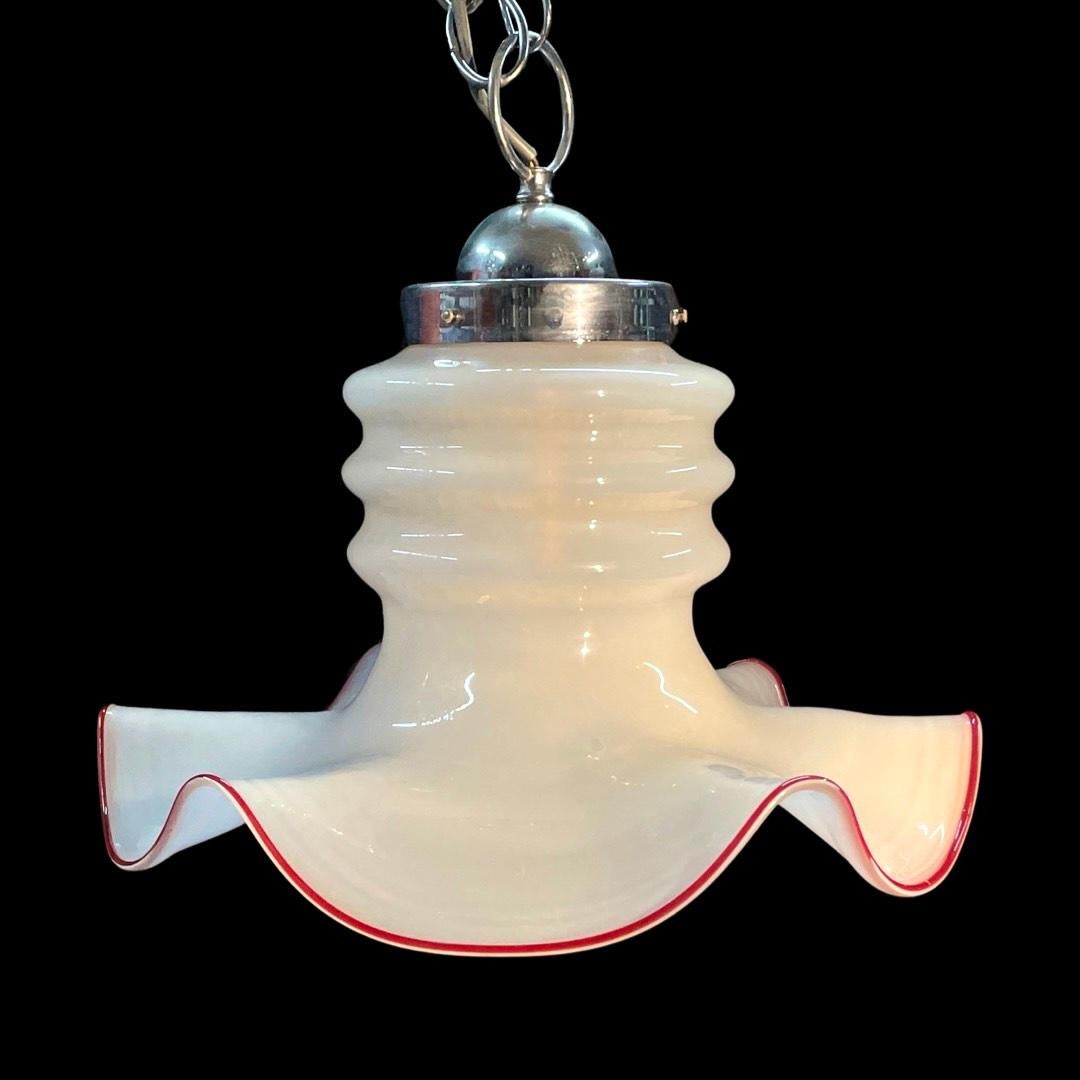 Step back in time with this exquisite vintage hand blown opaque Murano pendant shade straight from Italy, a true gem from the 1980s.

 Crafted with precision, it features a distinctive 'hat shape' design adorned with a stunning vibrant red piping