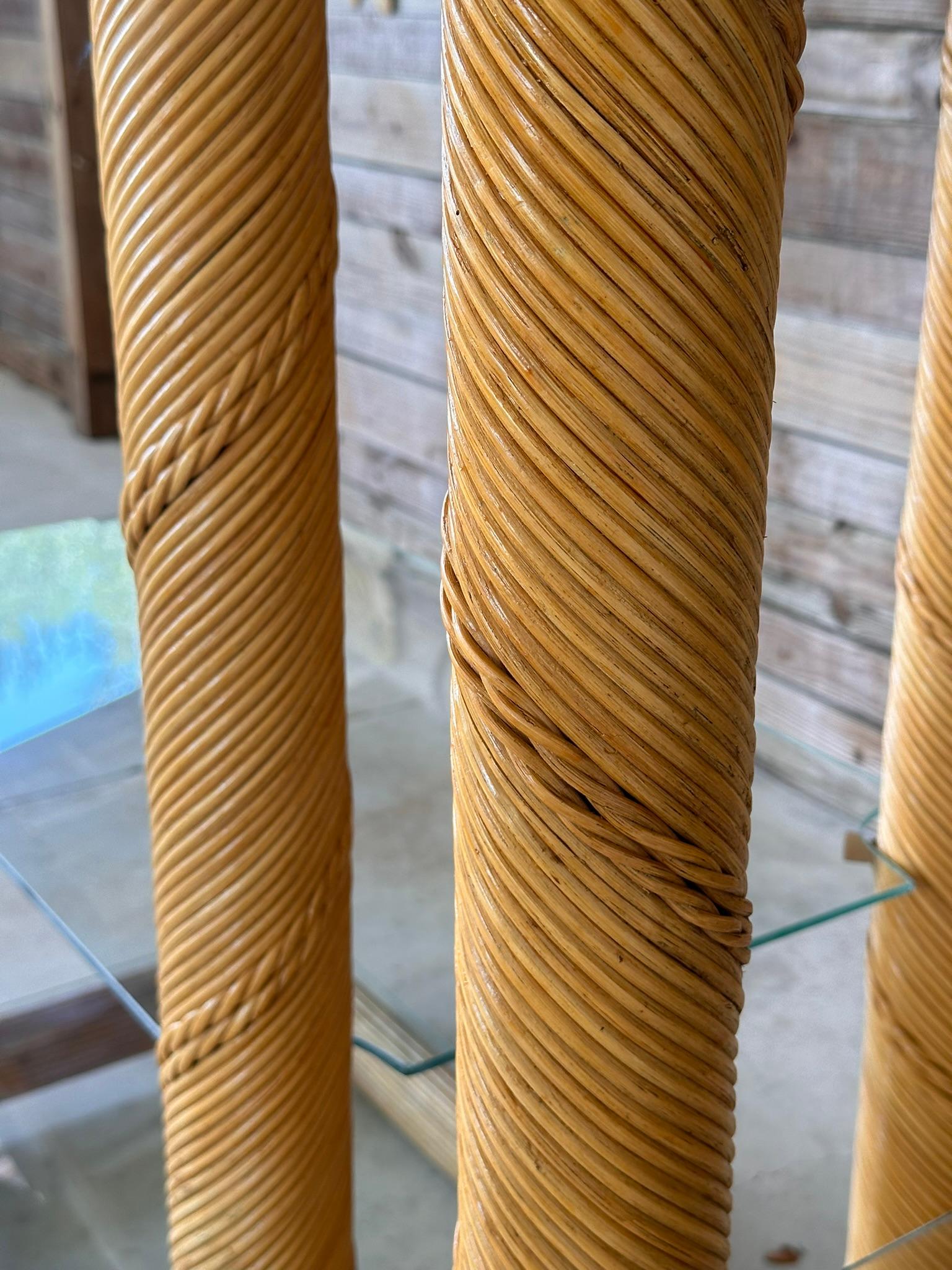 Restauriertes, gedrehtes Rattan-Etageres-Paar, Organische Moderne der 1980er Jahre im Angebot 11