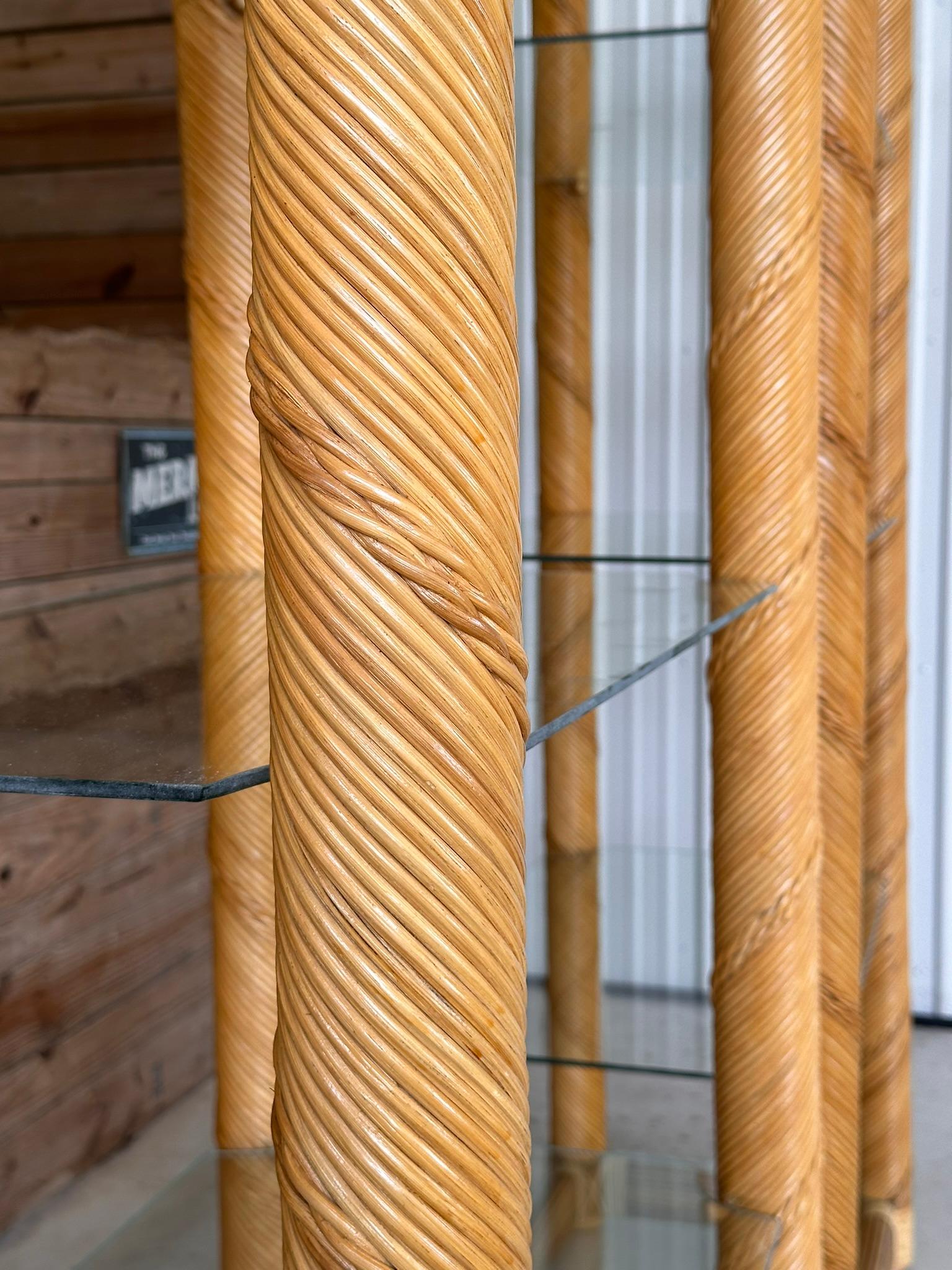 Restauriertes, gedrehtes Rattan-Etageres-Paar, Organische Moderne der 1980er Jahre im Angebot 1