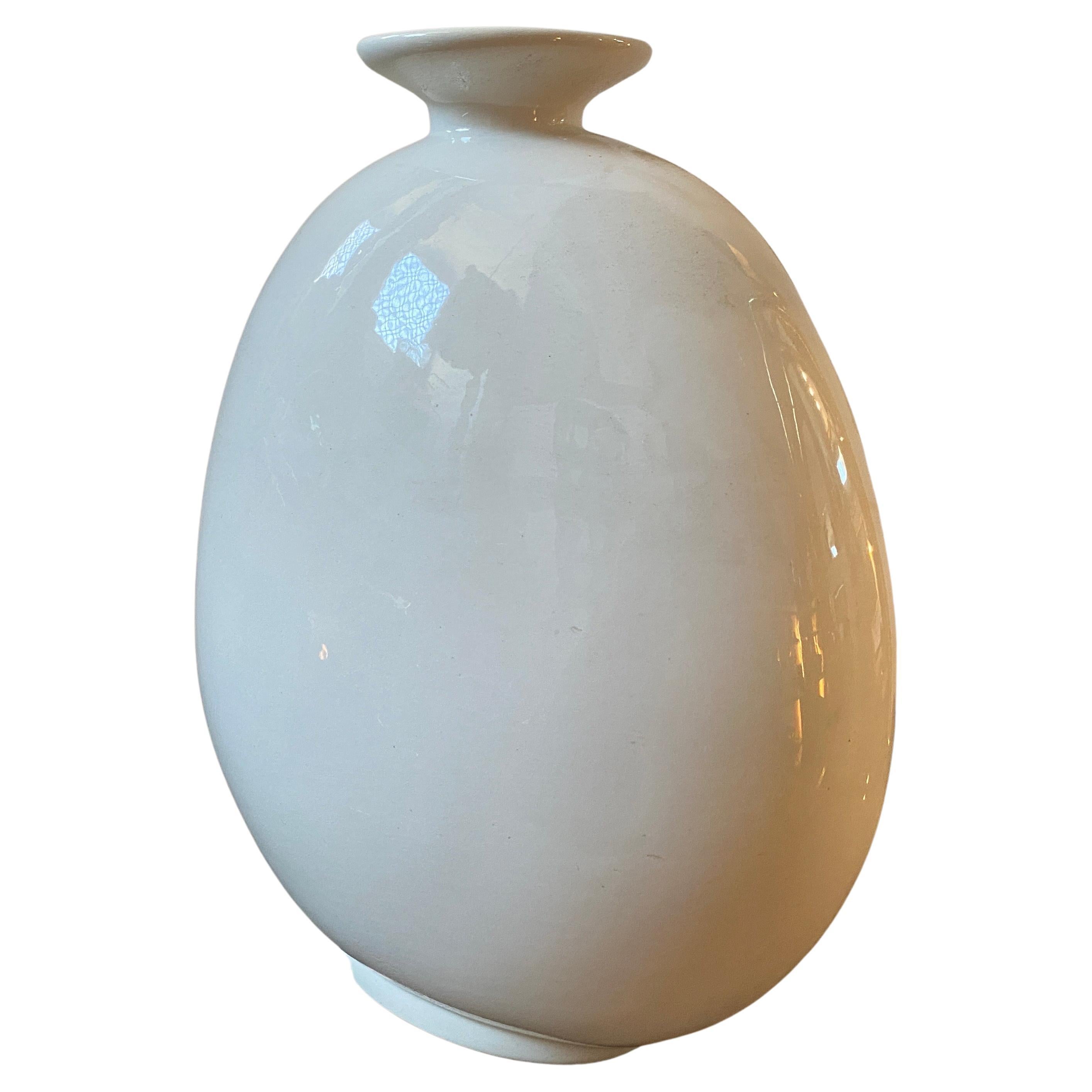 An organic modern white ceramic vase designed and hand-crafted in Italy in the Heighties by Plinio ceramica, it's in perfect conditions.
This Vase by Ceramica Plinio is a timeless expression of Italian design sensibility, blending organic forms with