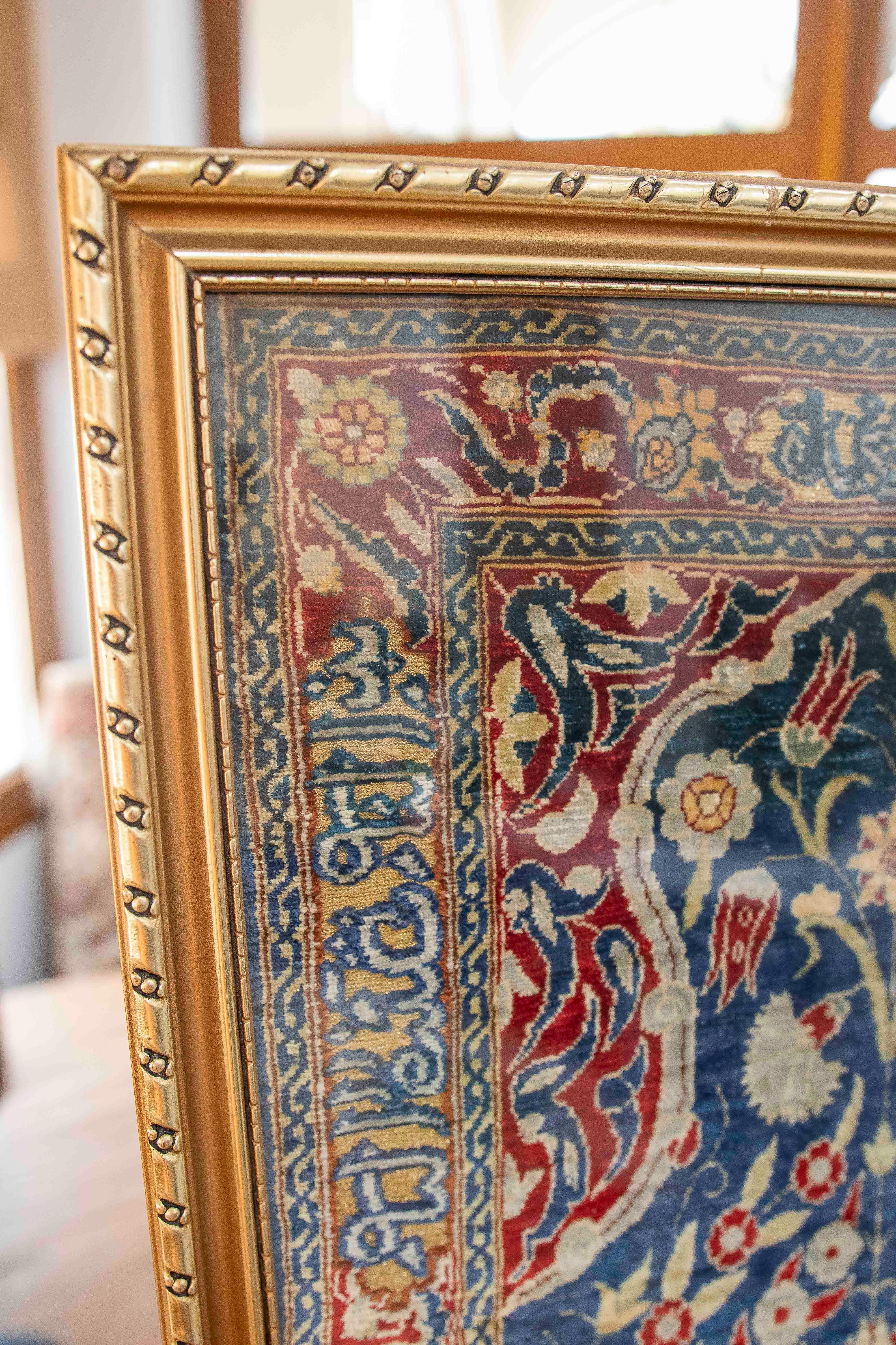 Arazzo floreale orientale degli anni '80 con vaso da centrotavola In condizioni buone in vendita a Marbella, ES