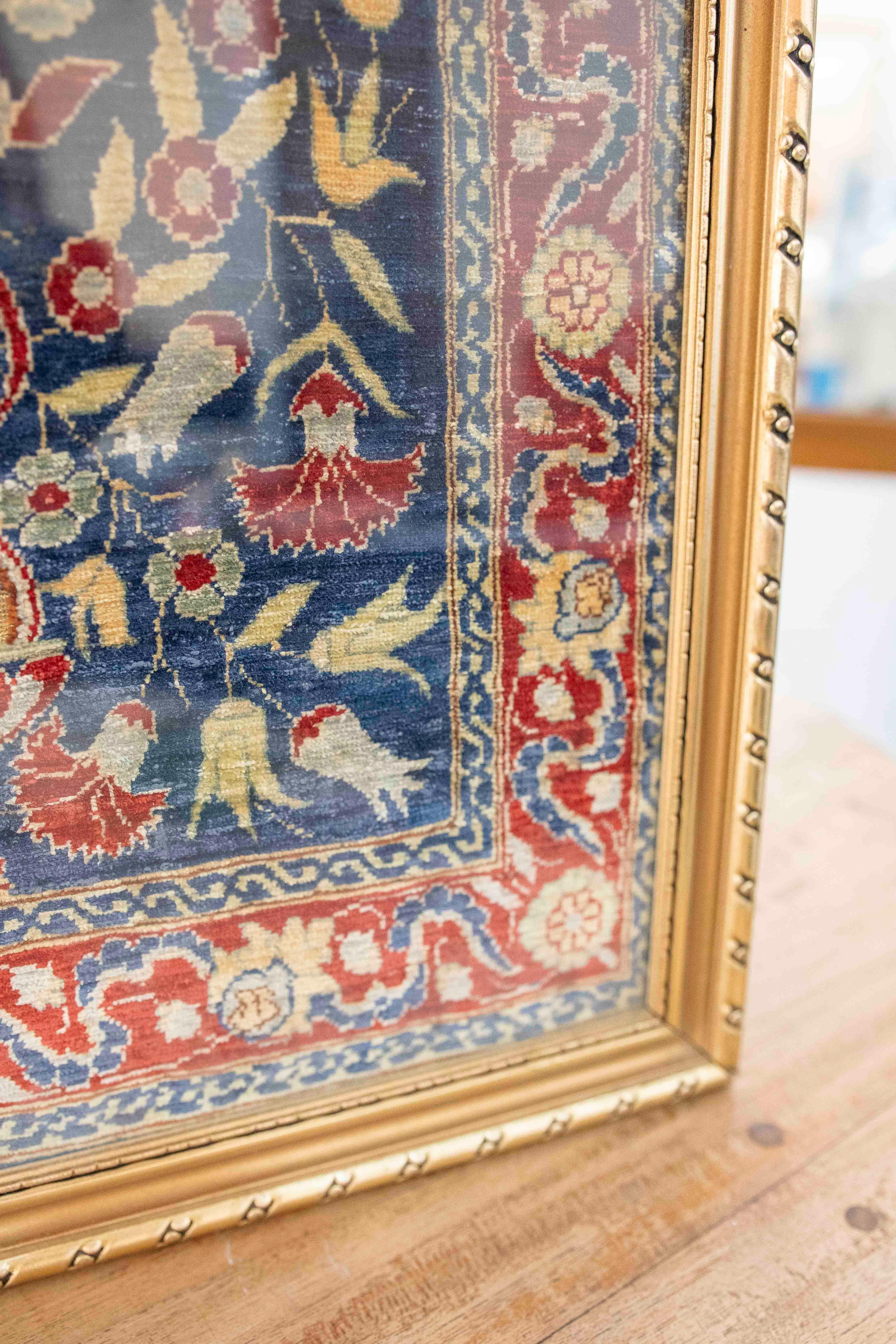 Seta Arazzo floreale orientale degli anni '80 con vaso da centrotavola in vendita