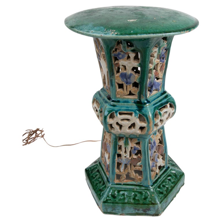 Pied de lampe en céramique ajourée