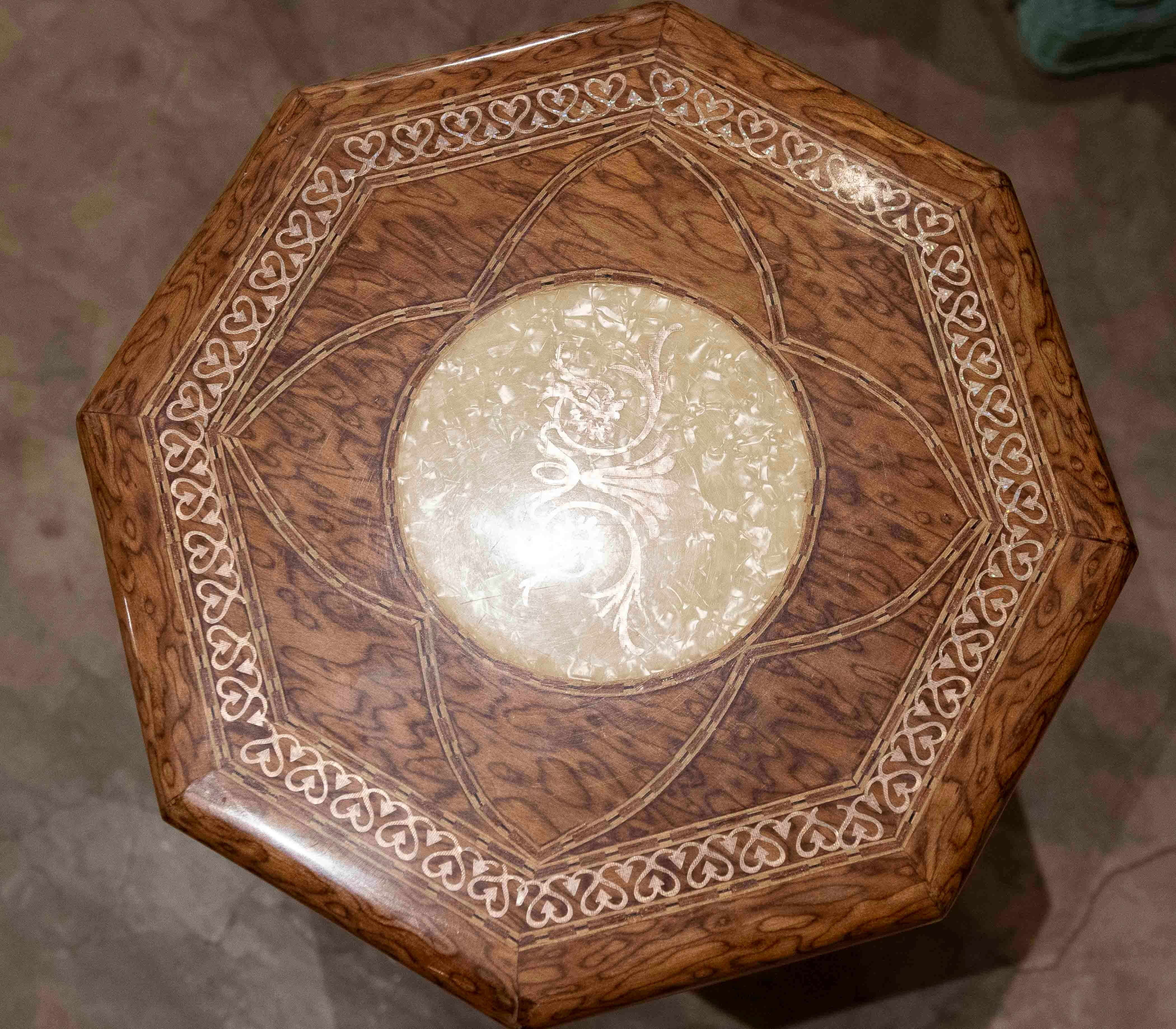 1980s  Oriental Style Octagonal Side Table in Wood and Resin For Sale 7