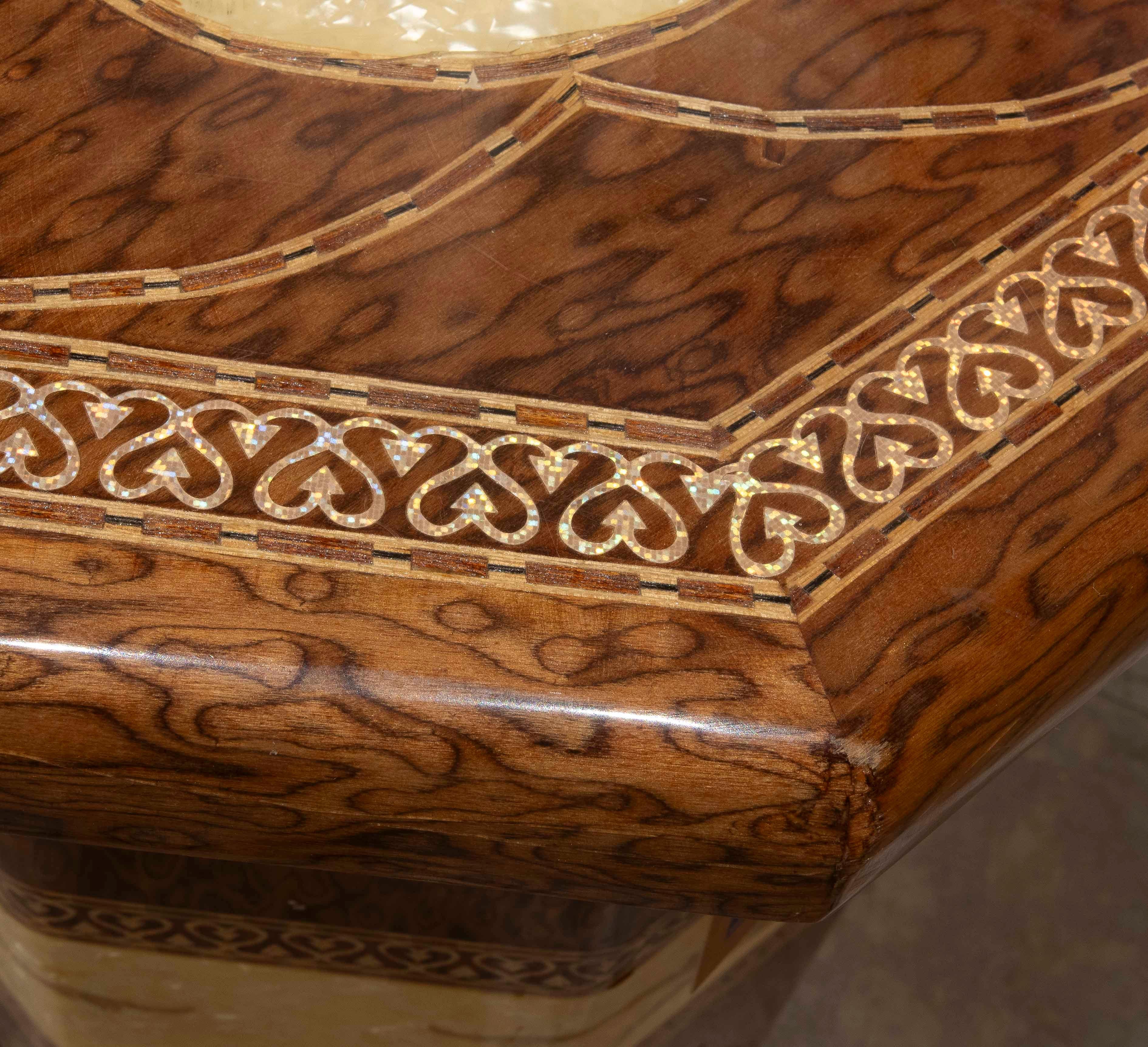 1980s  Oriental Style Octagonal Side Table in Wood and Resin For Sale 3