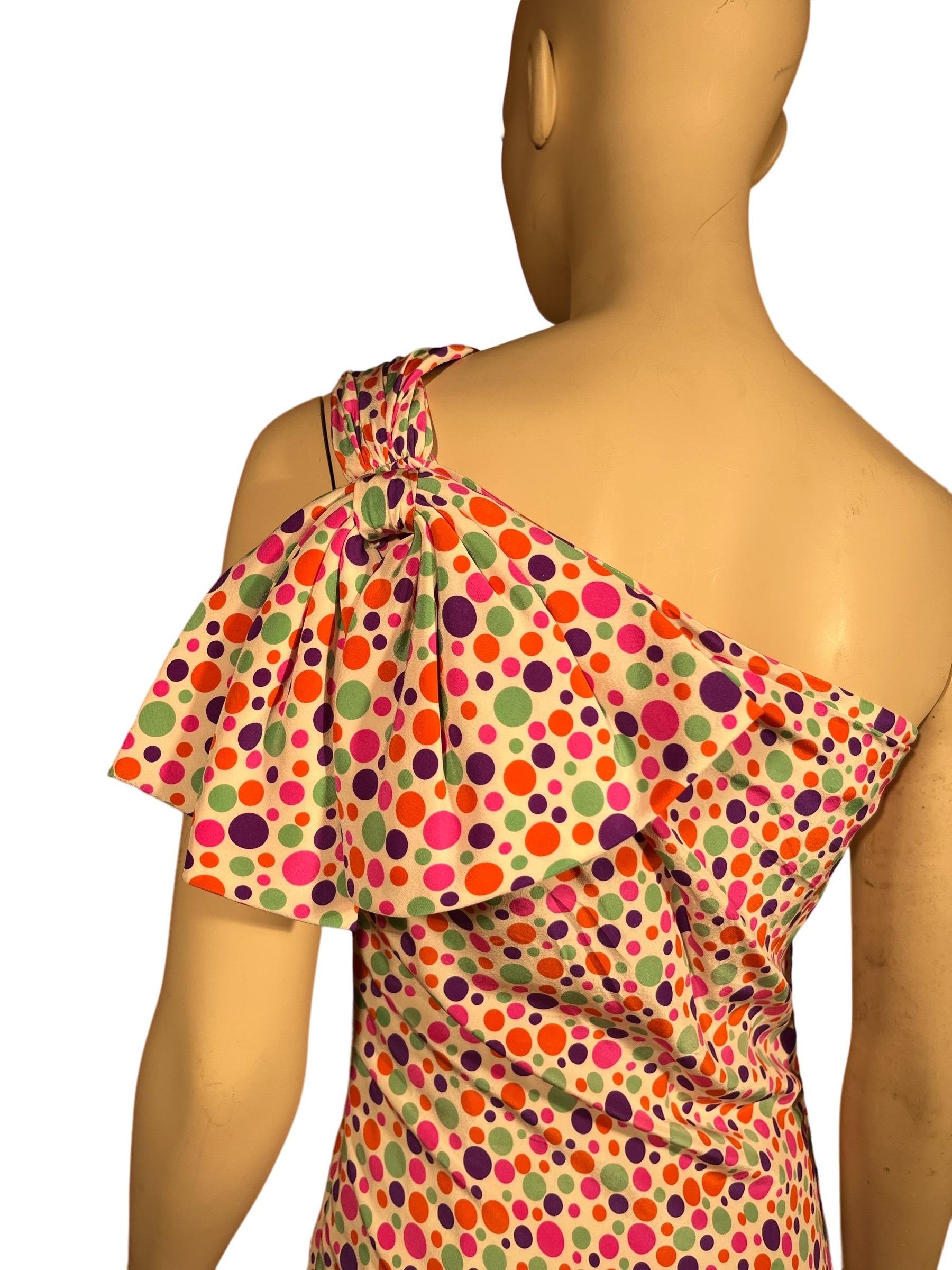 1980's OSCAR DE LA RENTA Asymmetrical Polka Dot Silk Party Dress In Good Condition For Sale In Greenport, NY